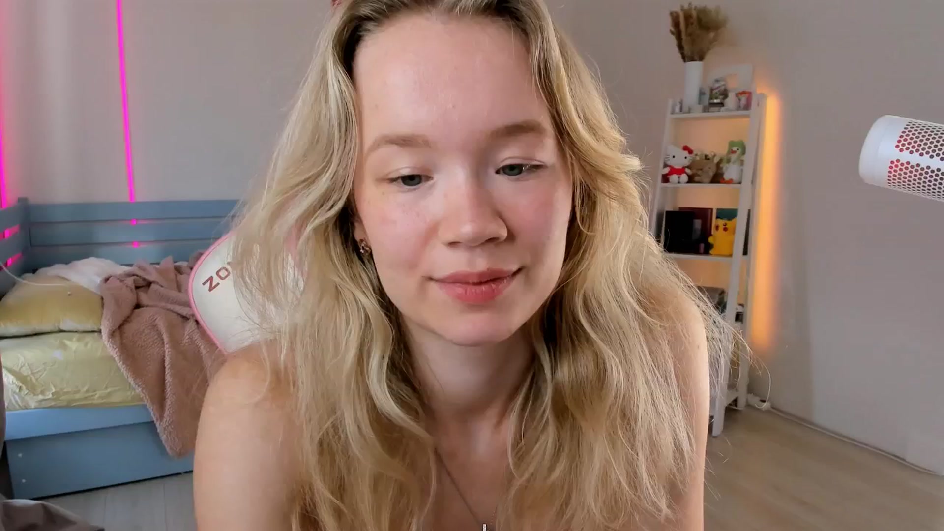 Gallery image thumbnail from Alice_Chery's myfreecams stream on, 08/09/2025, 07:16 image 5 of 20