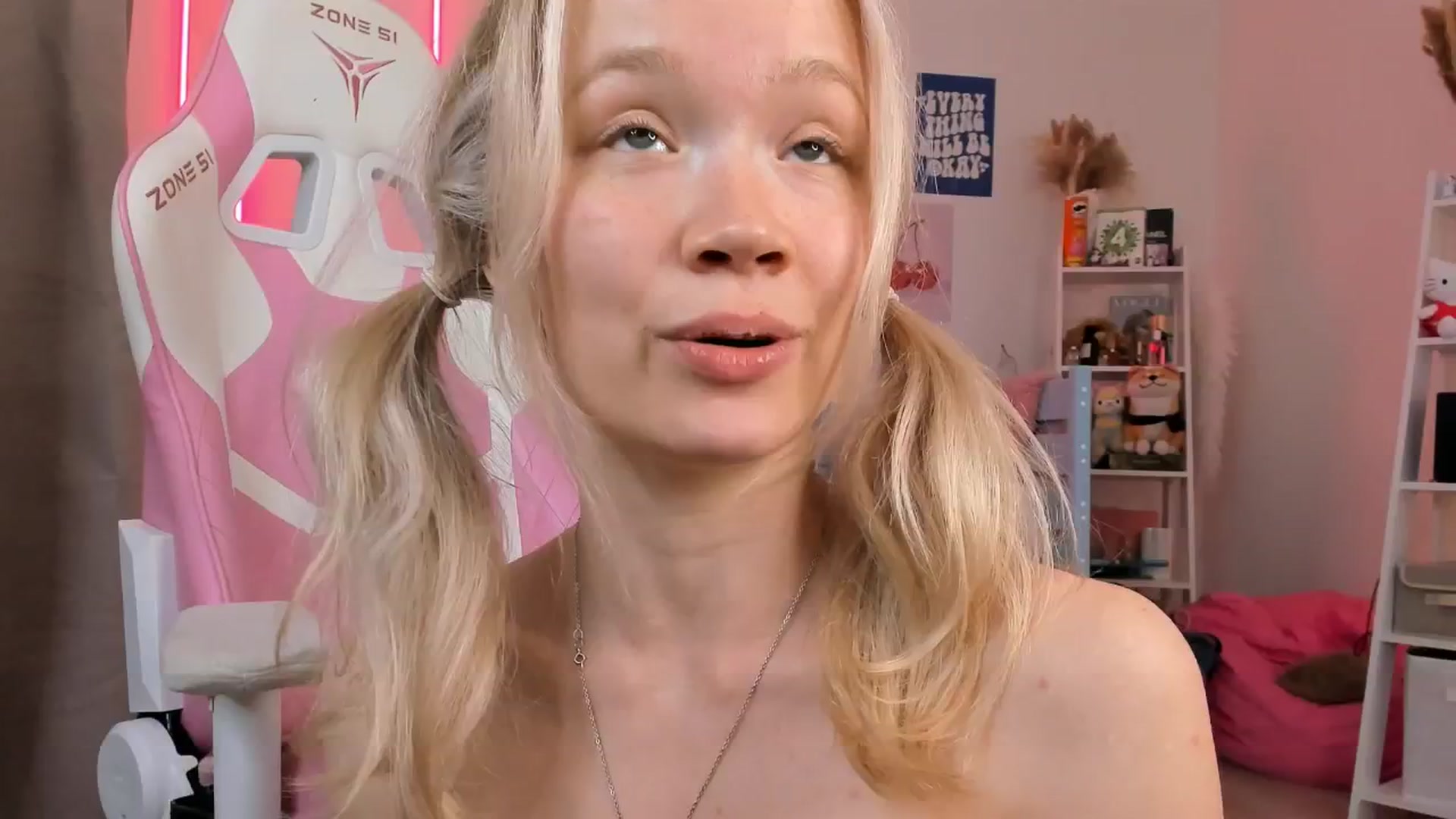 Gallery image thumbnail from Alice_Chery's myfreecams stream on, 08/16/2025, 10:49 image 12 of 20