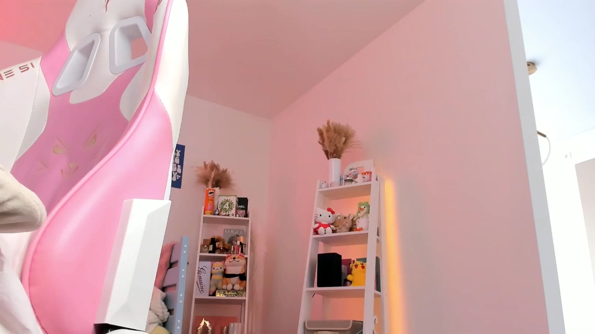Gallery image thumbnail from Alice_Chery's myfreecams stream on, 08/16/2025, 10:49 image 18 of 20