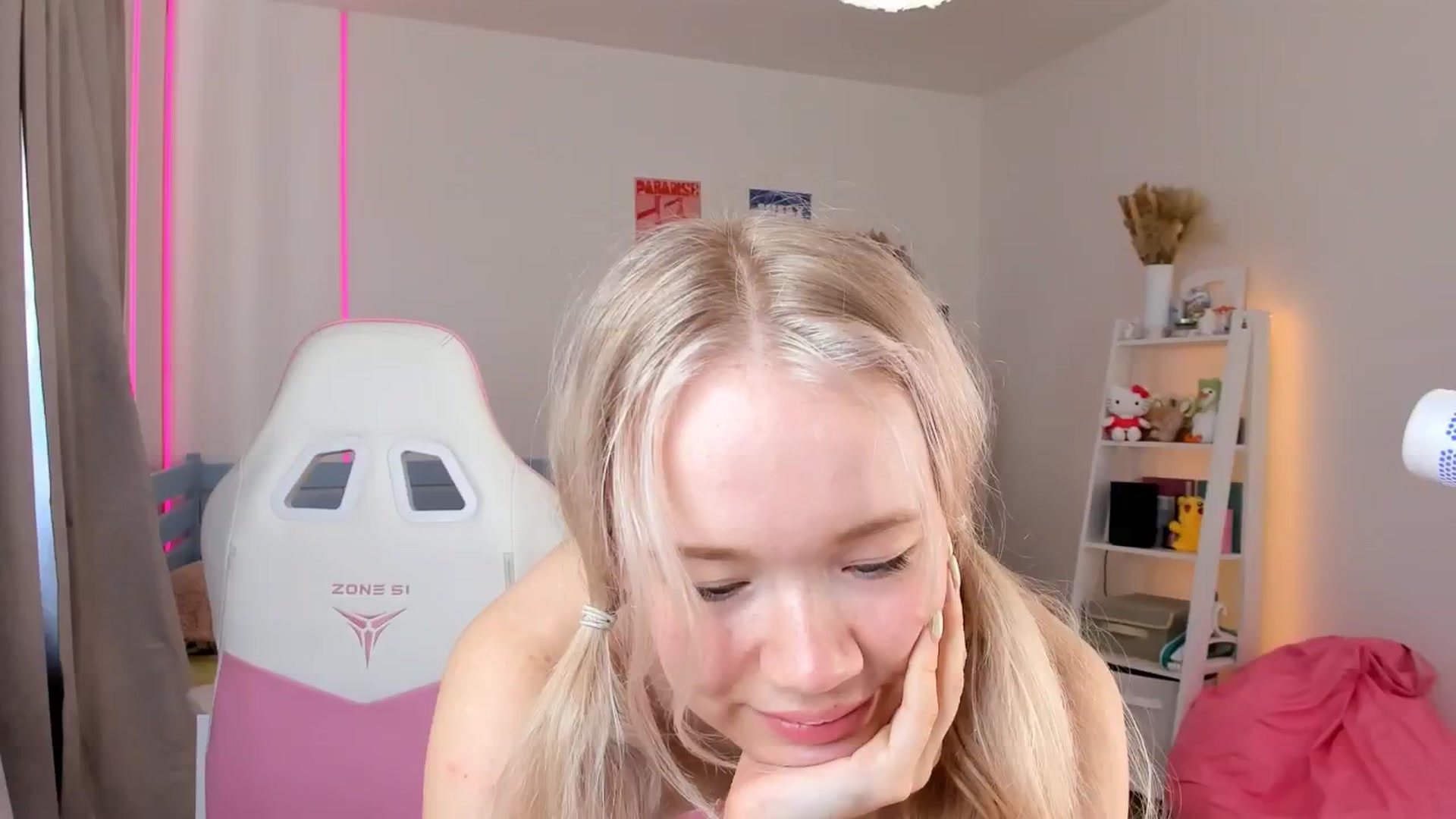 Gallery image thumbnail from Alice_Chery's myfreecams stream on, 08/17/2025, 06:12 image 19 of 20