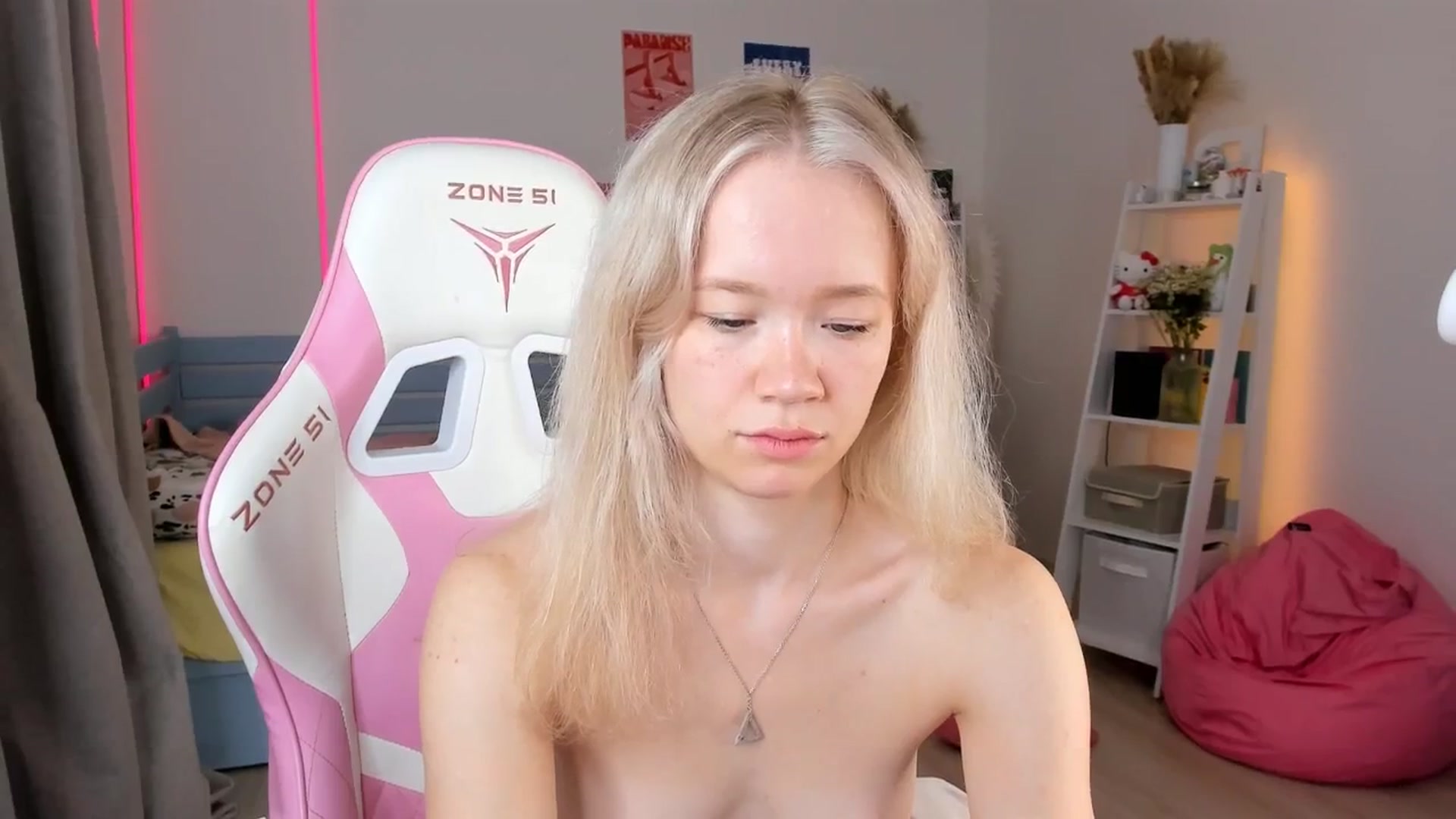 Gallery image thumbnail from Alice_Chery's myfreecams stream on, 08/18/2025, 07:56 image 9 of 20