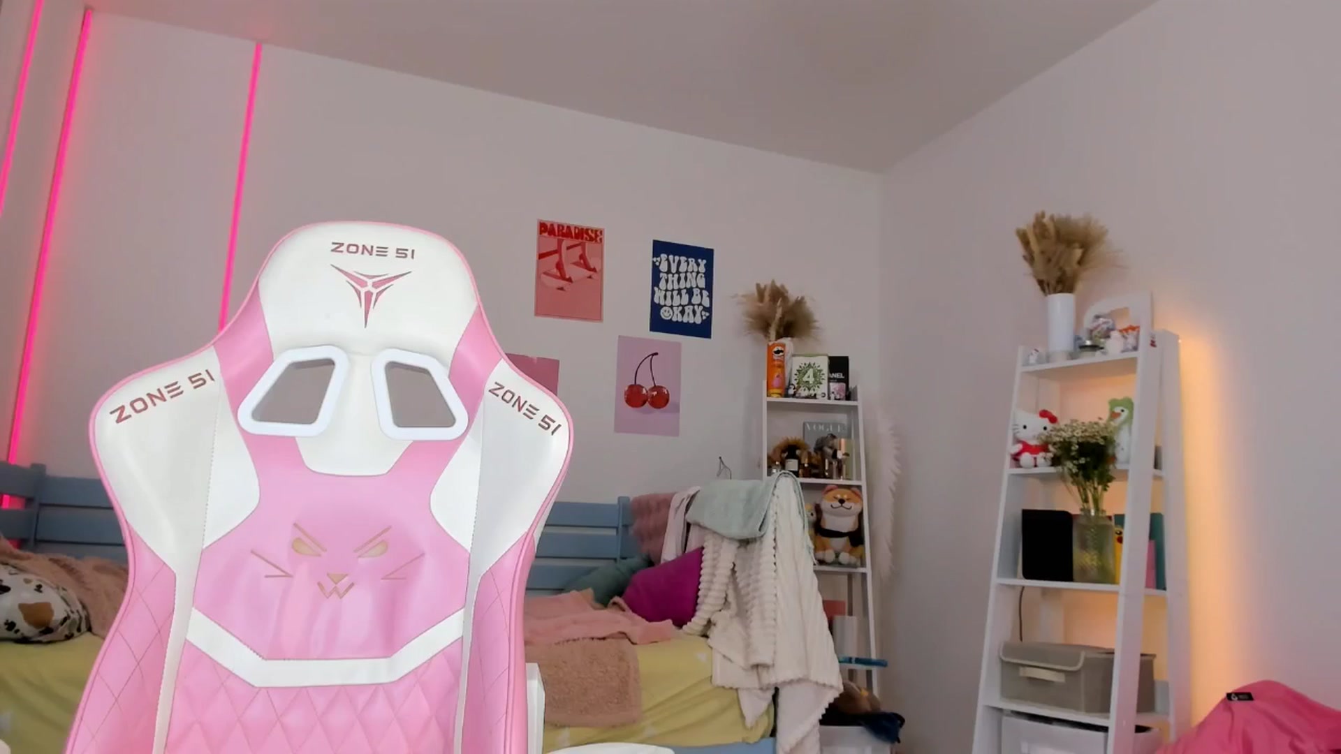 Gallery image thumbnail from Alice_Chery's myfreecams stream on, 08/18/2025, 07:56 image 6 of 20