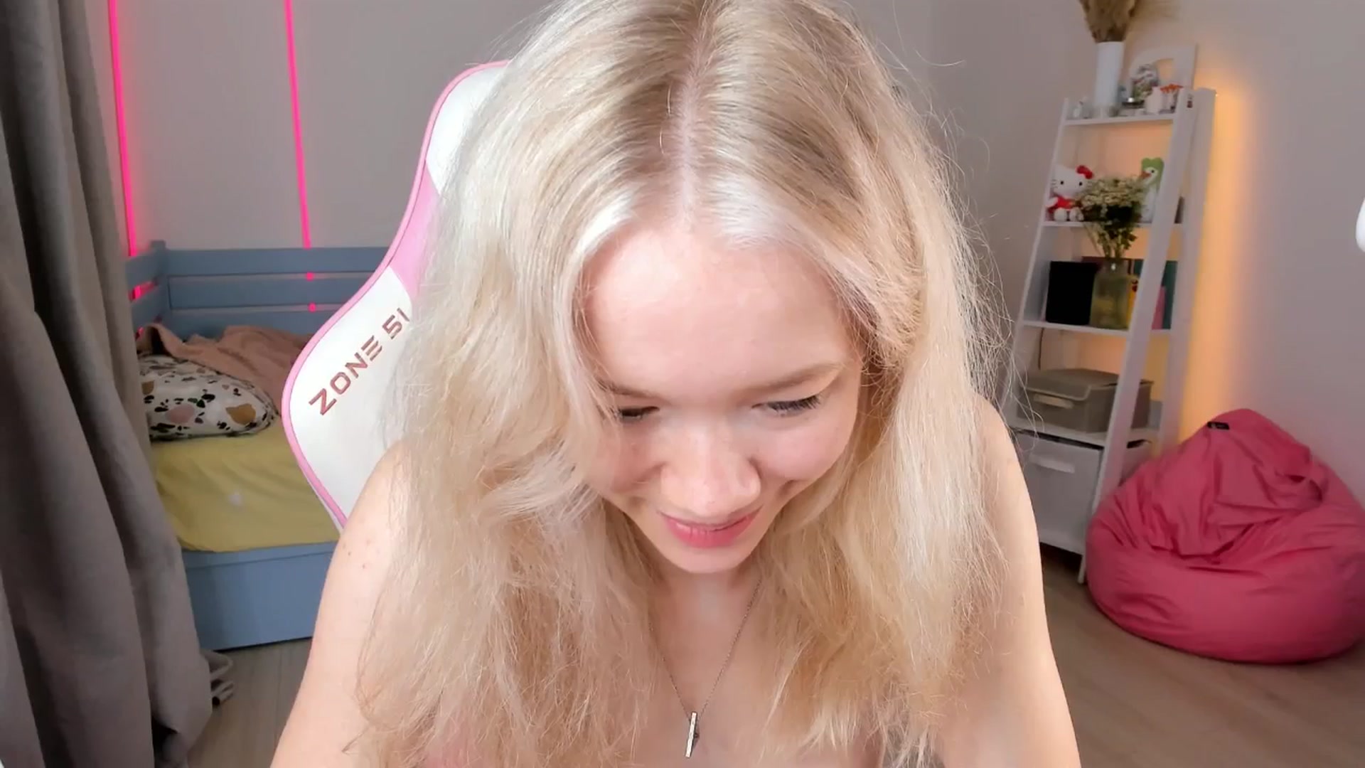 Gallery image thumbnail from Alice_Chery's myfreecams stream on, 08/18/2025, 07:56 image 10 of 20