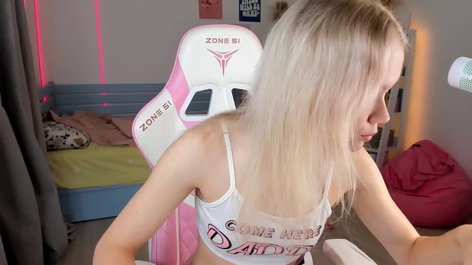 Gallery image thumbnail from Alice_Chery's myfreecams stream on, 08/18/2025, 07:56 image 1 of 20