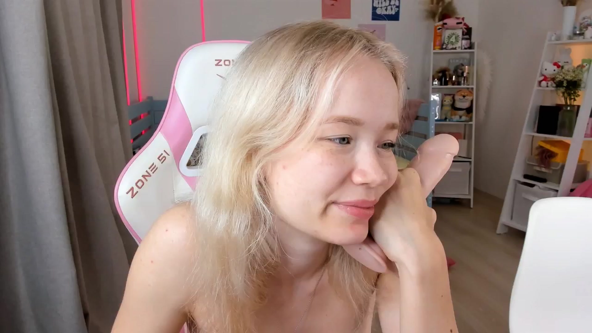 Gallery image thumbnail from Alice_Chery's myfreecams stream on, 08/23/2025, 11:03 image 1 of 20