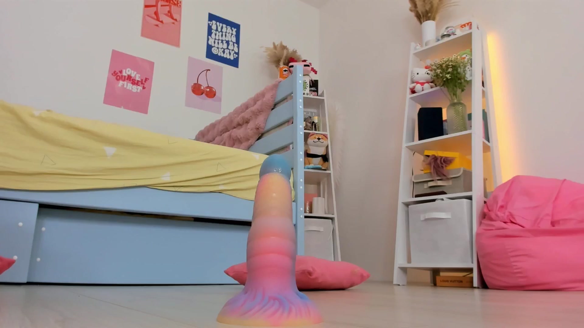 Gallery image thumbnail from Alice_Chery's myfreecams stream on, 08/23/2025, 11:03 image 6 of 20