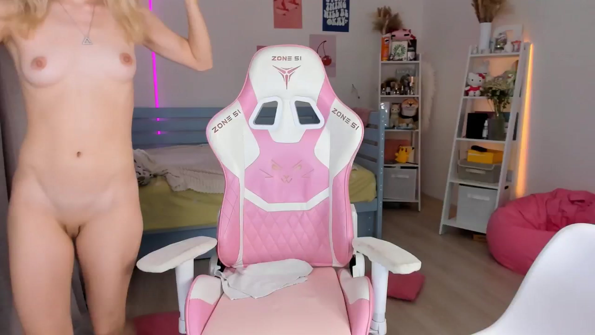 Gallery image thumbnail from Alice_Chery's myfreecams stream on, 08/26/2025, 11:06 image 18 of 20
