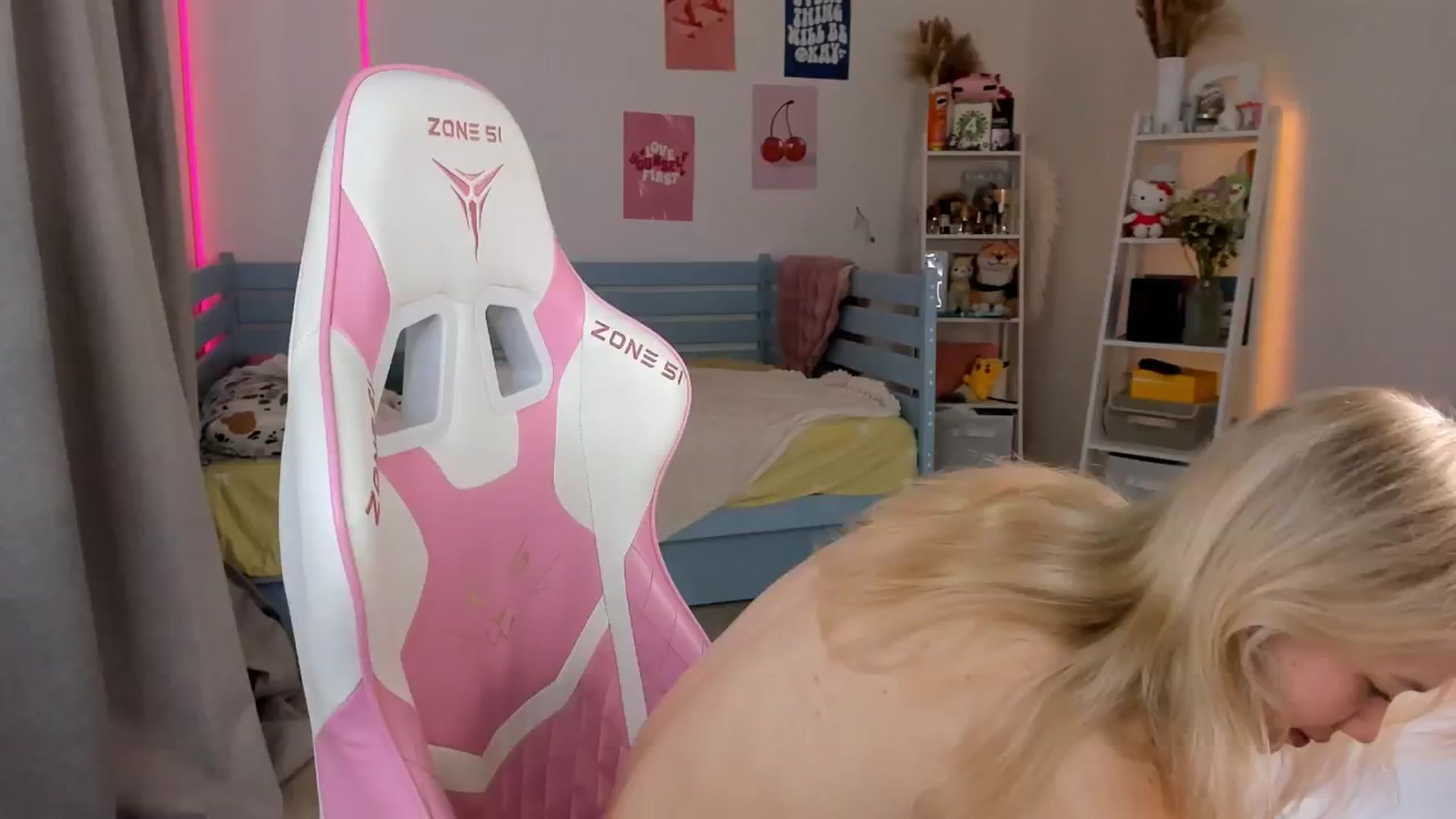 Gallery image thumbnail from Alice_Chery's myfreecams stream on, 08/27/2025, 05:56 image 9 of 20
