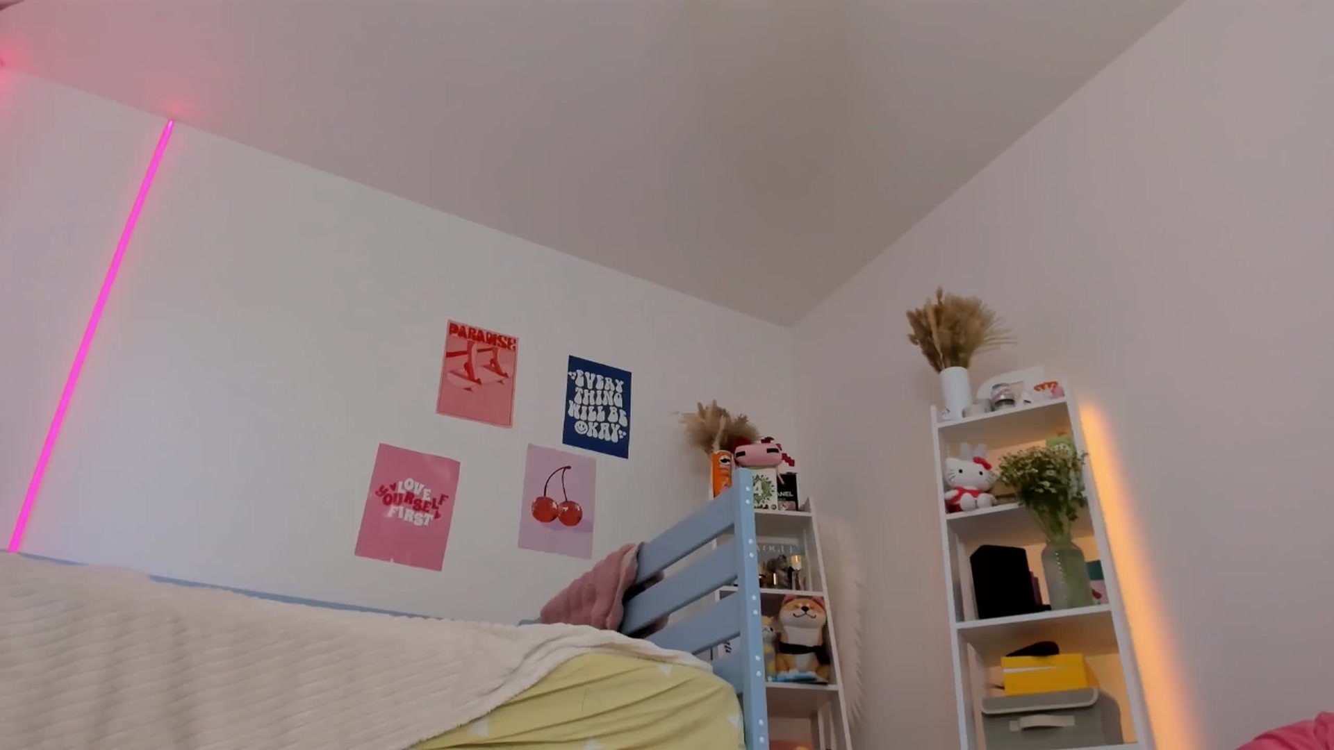Gallery image thumbnail from Alice_Chery's myfreecams stream on, 08/27/2025, 07:53 image 5 of 20
