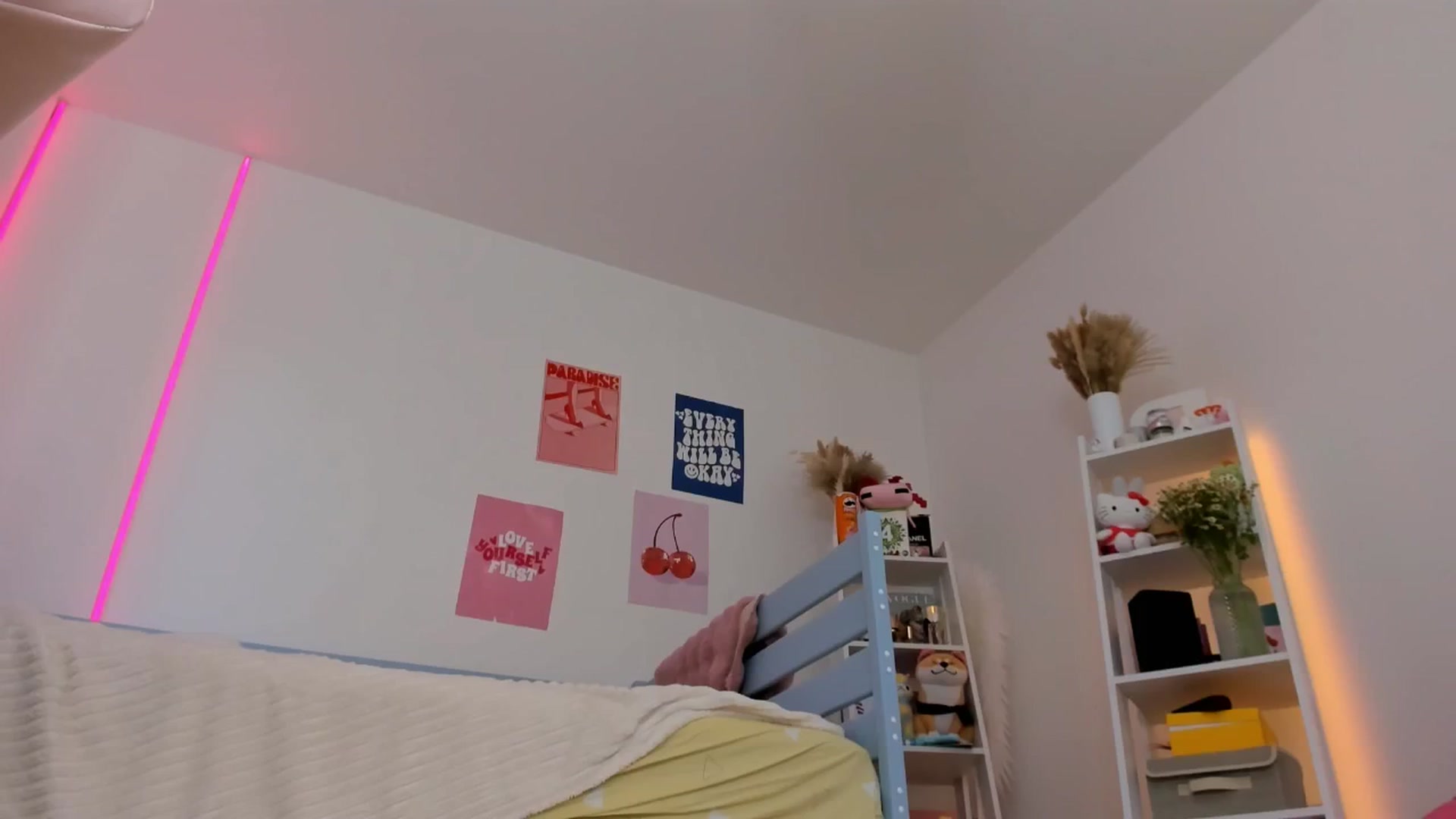 Gallery image thumbnail from Alice_Chery's myfreecams stream on, 08/27/2025, 07:53 image 2 of 20