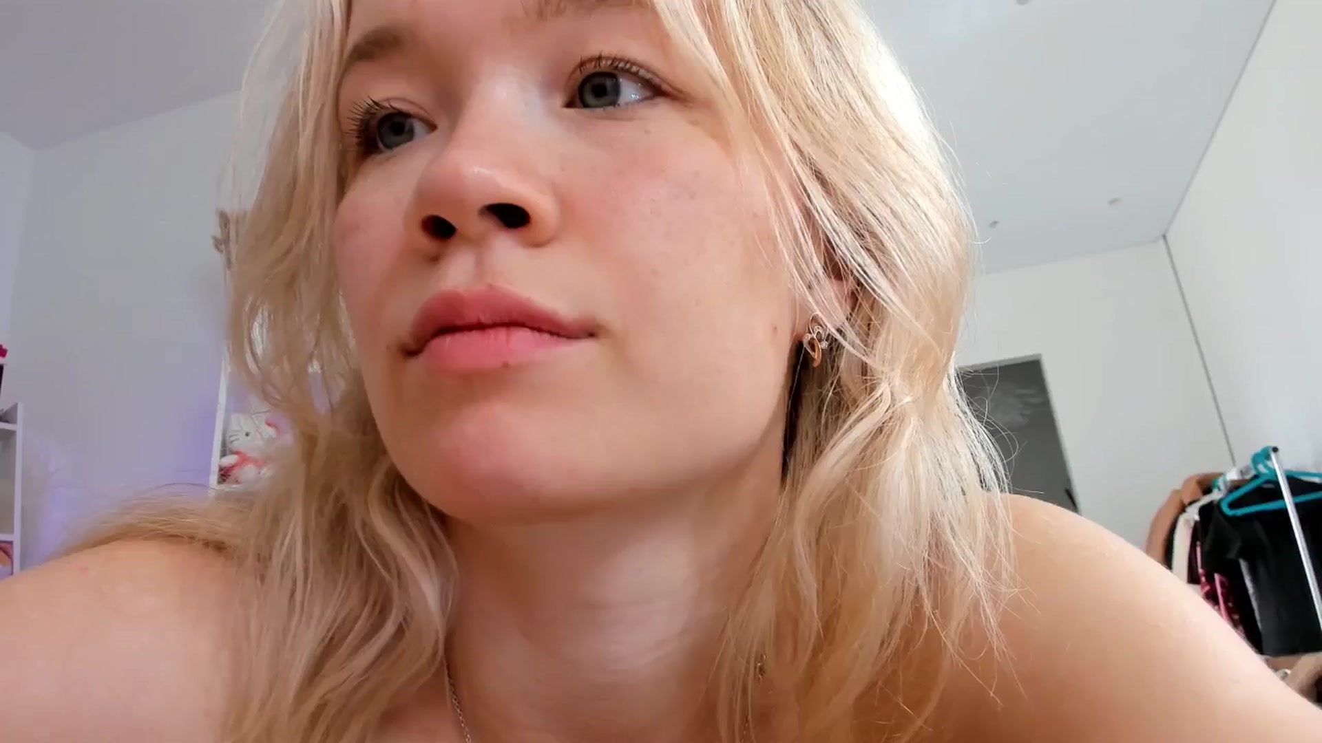 Gallery image thumbnail from Alice_Chery's myfreecams stream on, 08/28/2025, 09:17 image 7 of 20