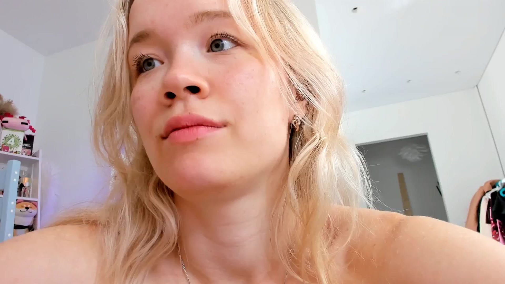 Gallery image thumbnail from Alice_Chery's myfreecams stream on, 08/28/2025, 09:17 image 5 of 20