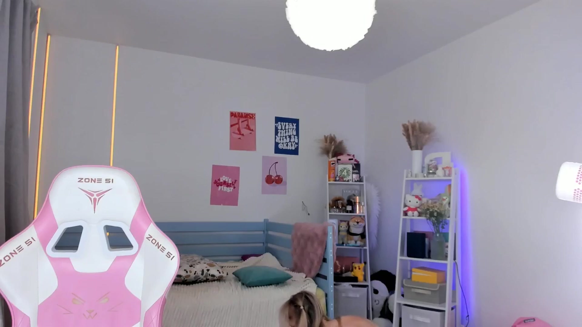Gallery image thumbnail from Alice_Chery's myfreecams stream on, 08/30/2025, 11:09 image 20 of 20