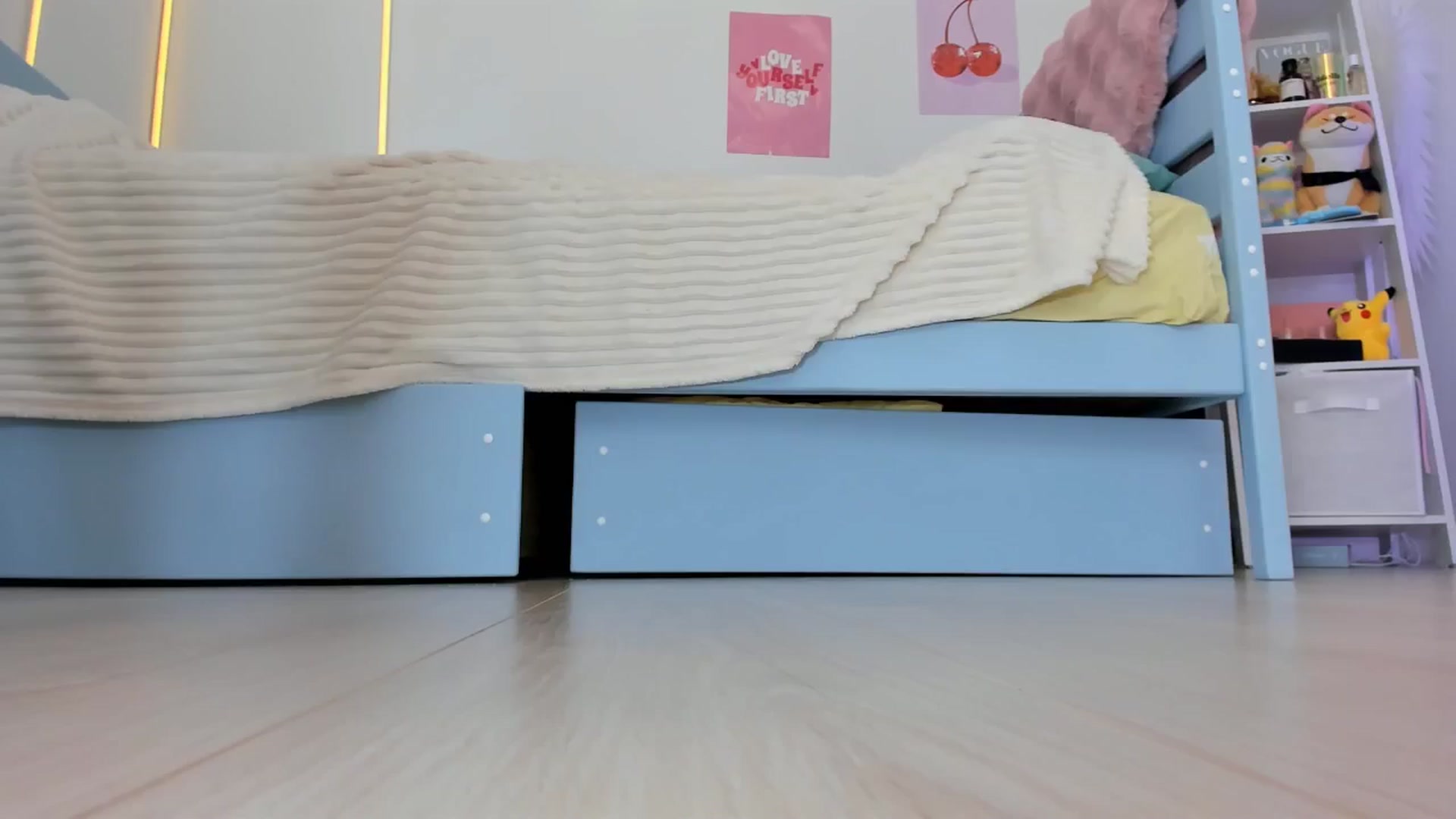 Gallery image thumbnail from Alice_Chery's myfreecams stream on, 08/31/2025, 10:20 image 1 of 20
