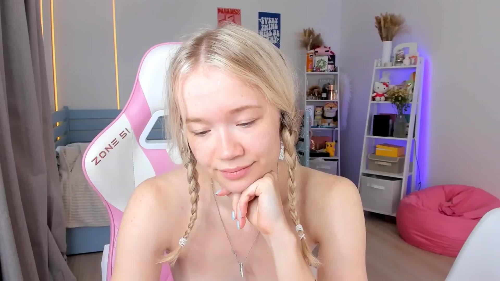Gallery image thumbnail from Alice_Chery's myfreecams stream on, 08/31/2025, 10:20 image 11 of 20