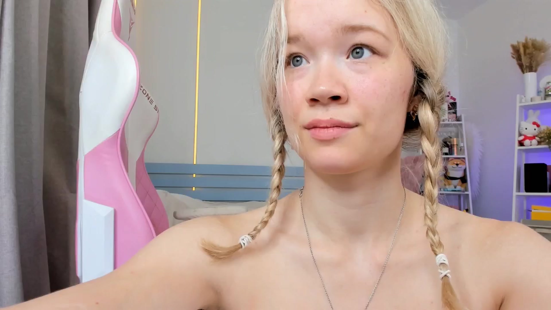 Gallery image thumbnail from Alice_Chery's myfreecams stream on, 08/31/2025, 10:20 image 4 of 20