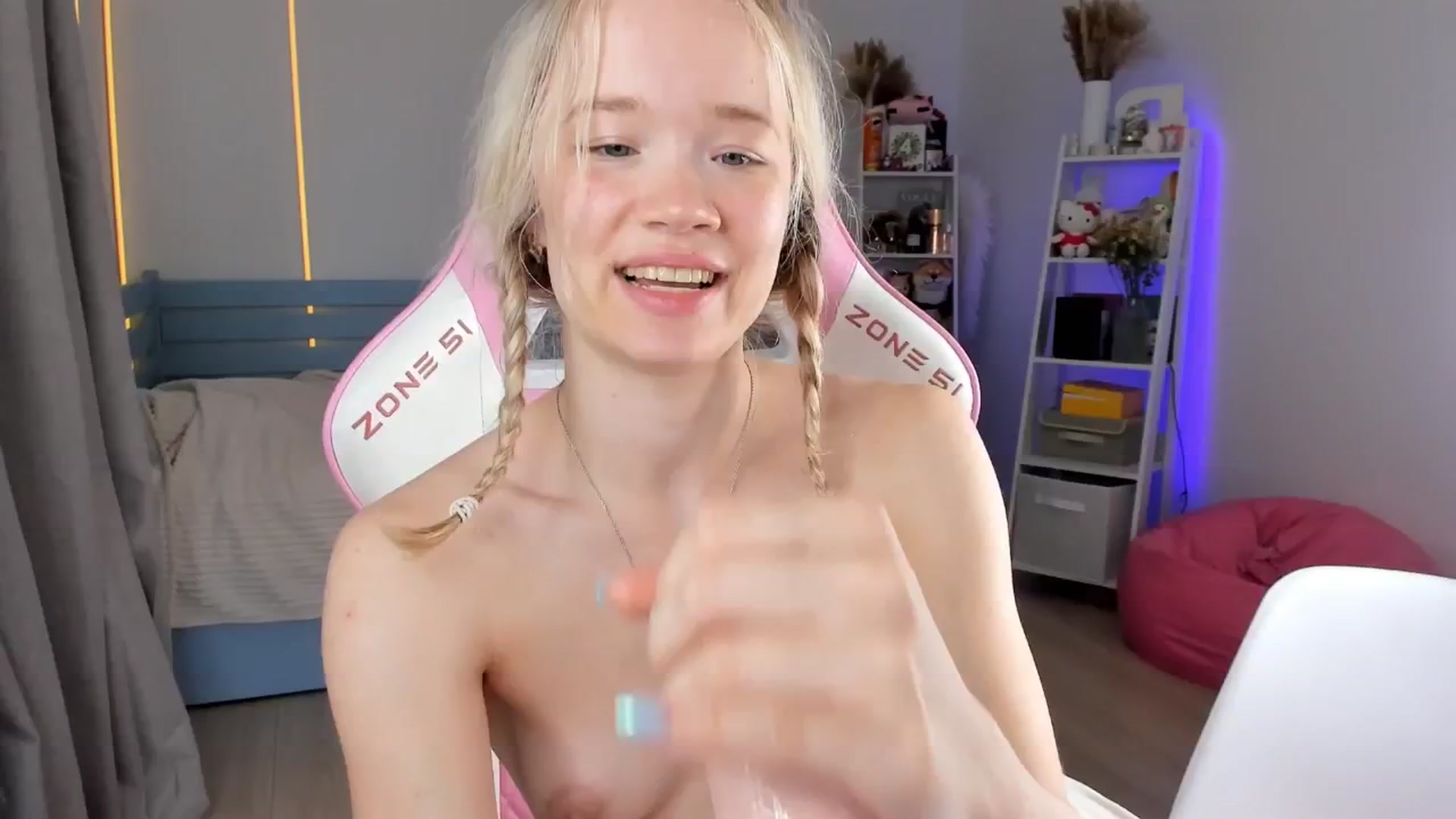 Gallery image thumbnail from Alice_Chery's myfreecams stream on, 08/31/2025, 11:07 image 11 of 20