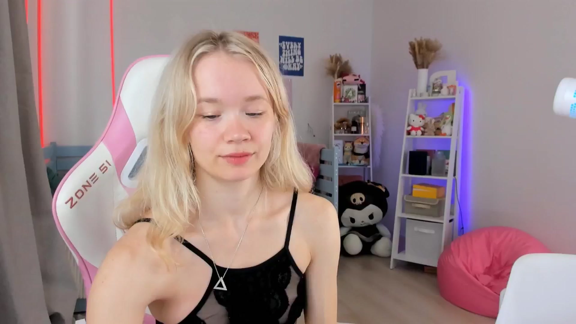 Gallery image thumbnail from Alice_Chery's myfreecams stream on, 09/02/2025, 07:01 image 2 of 20