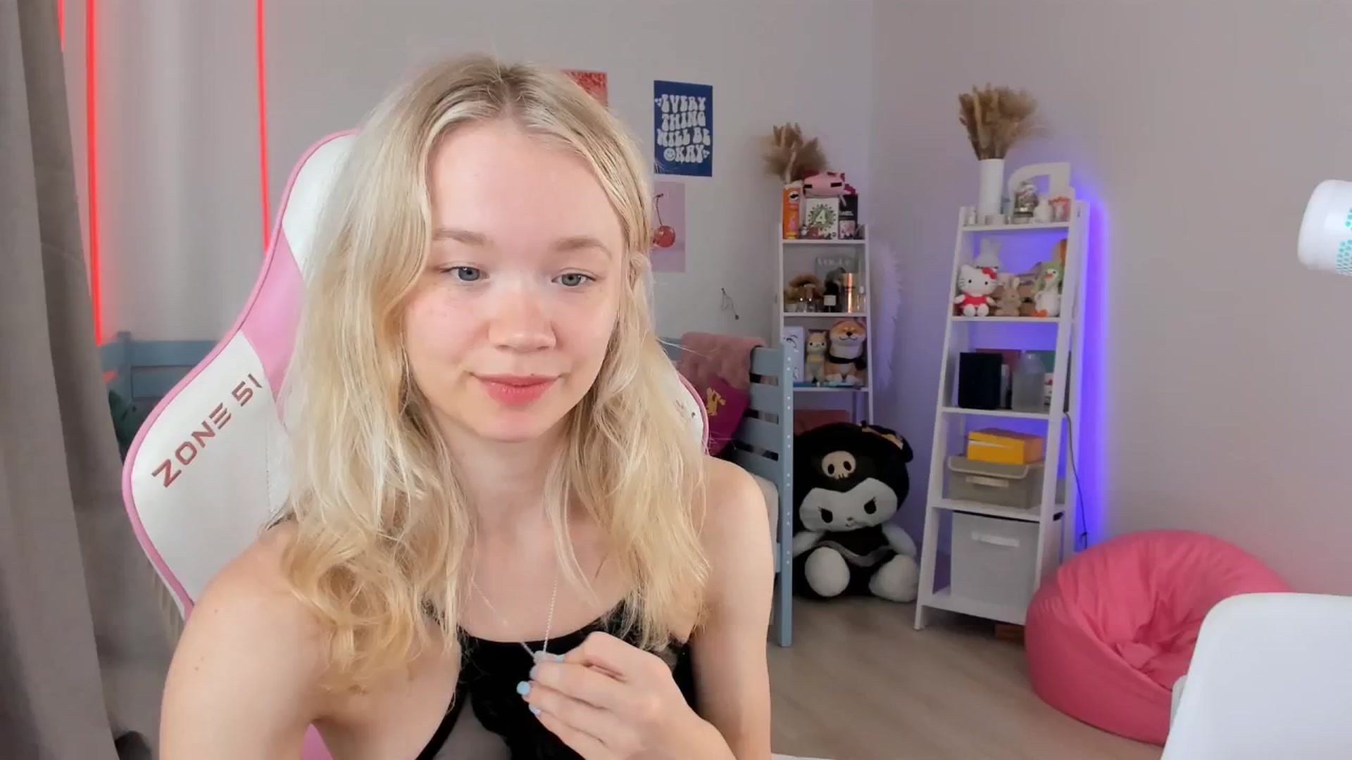 Gallery image thumbnail from Alice_Chery's myfreecams stream on, 09/02/2025, 07:01 image 1 of 20