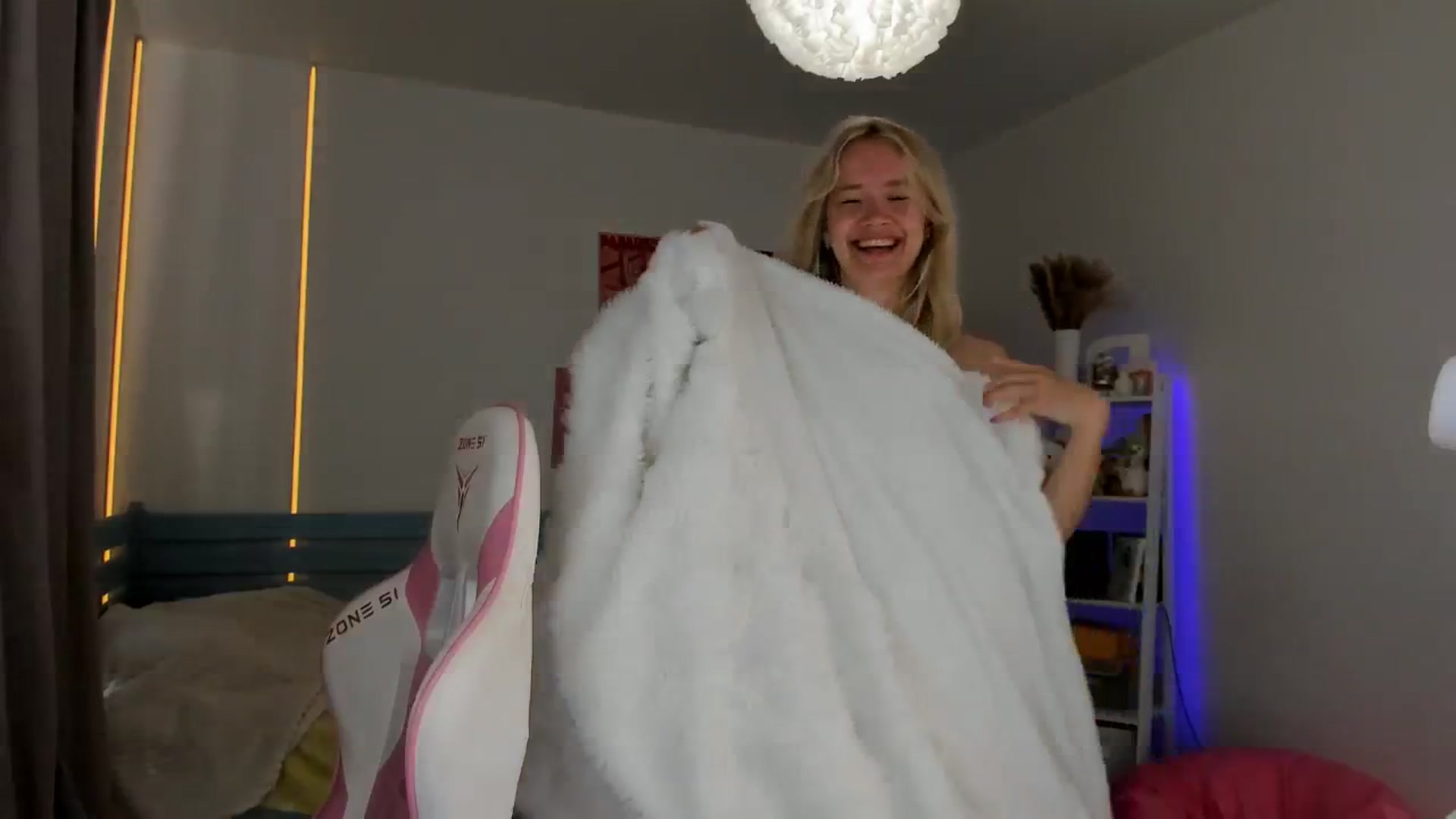 Gallery image thumbnail from Alice_Chery's myfreecams stream on, 09/06/2025, 06:24 image 8 of 20