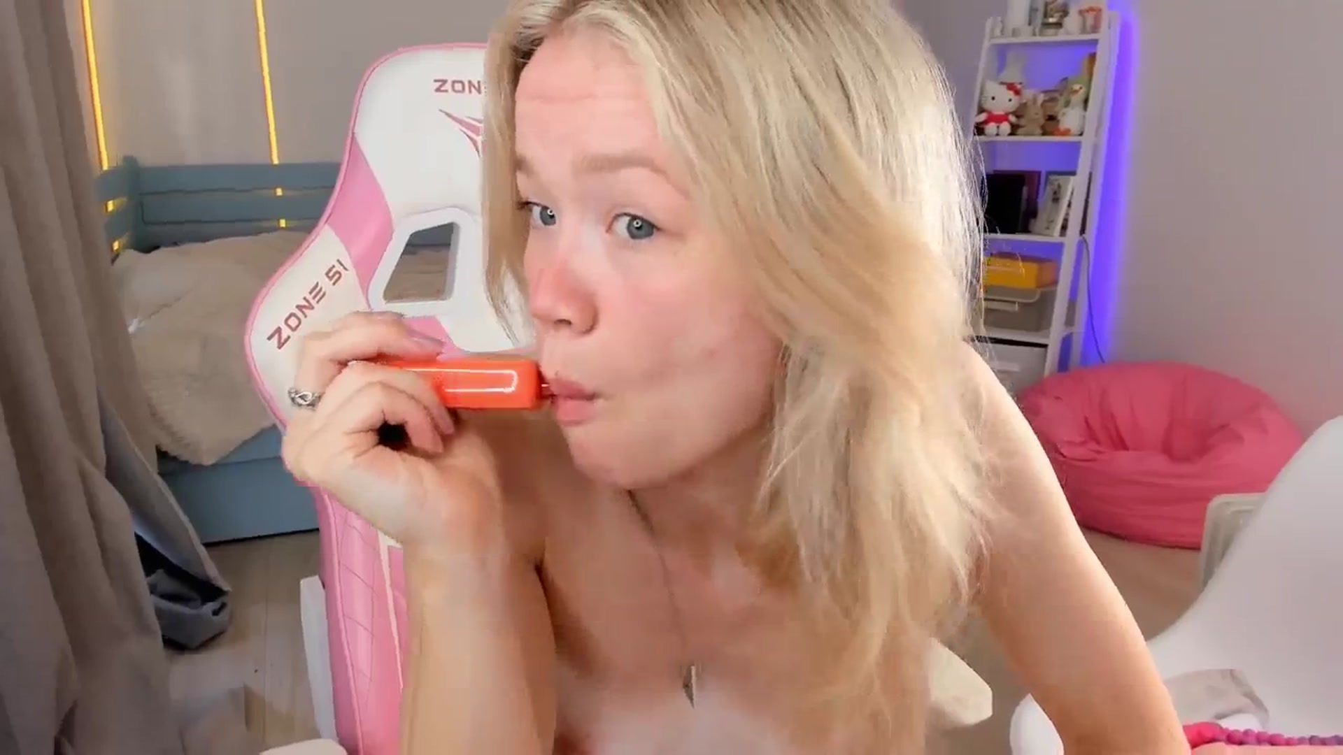Gallery image thumbnail from Alice_Chery's myfreecams stream on, 09/06/2025, 06:24 image 10 of 20