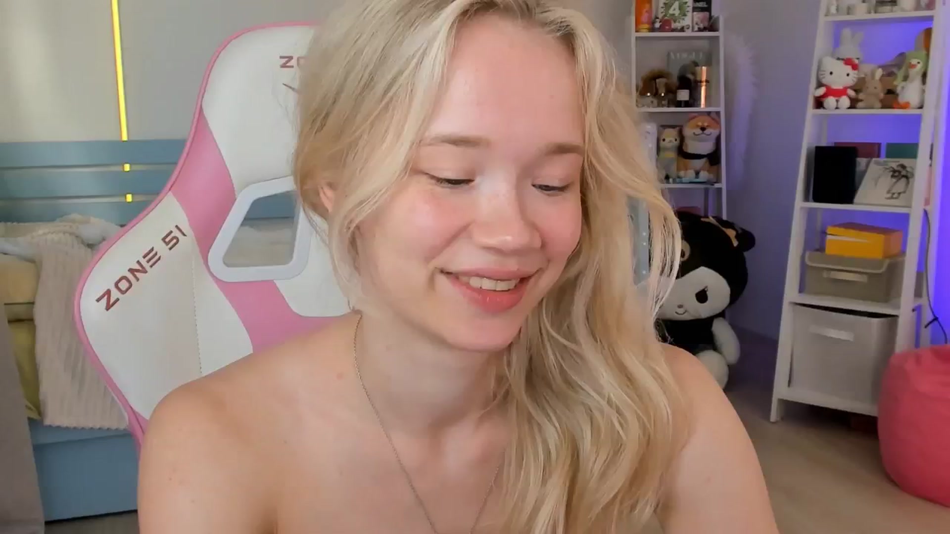 Gallery image thumbnail from Alice_Chery's myfreecams stream on, 09/07/2025, 08:57 image 5 of 20