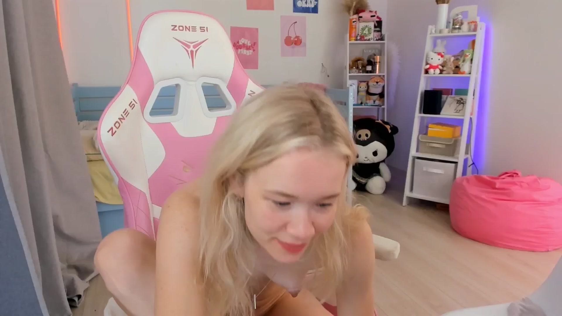 Gallery image thumbnail from Alice_Chery's myfreecams stream on, 09/07/2025, 10:09 image 3 of 20