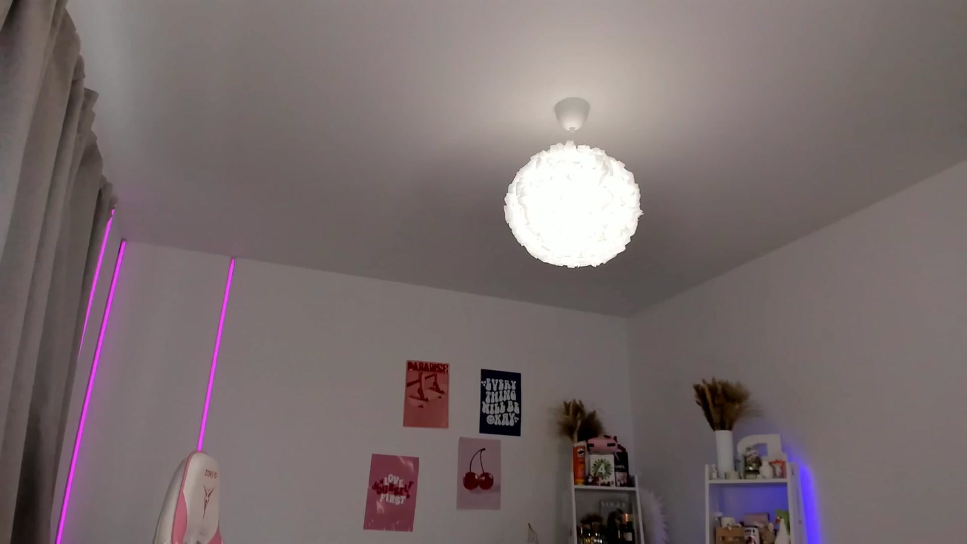 Gallery image thumbnail from Alice_Chery's myfreecams stream on, 09/22/2025, 10:00 image 6 of 20