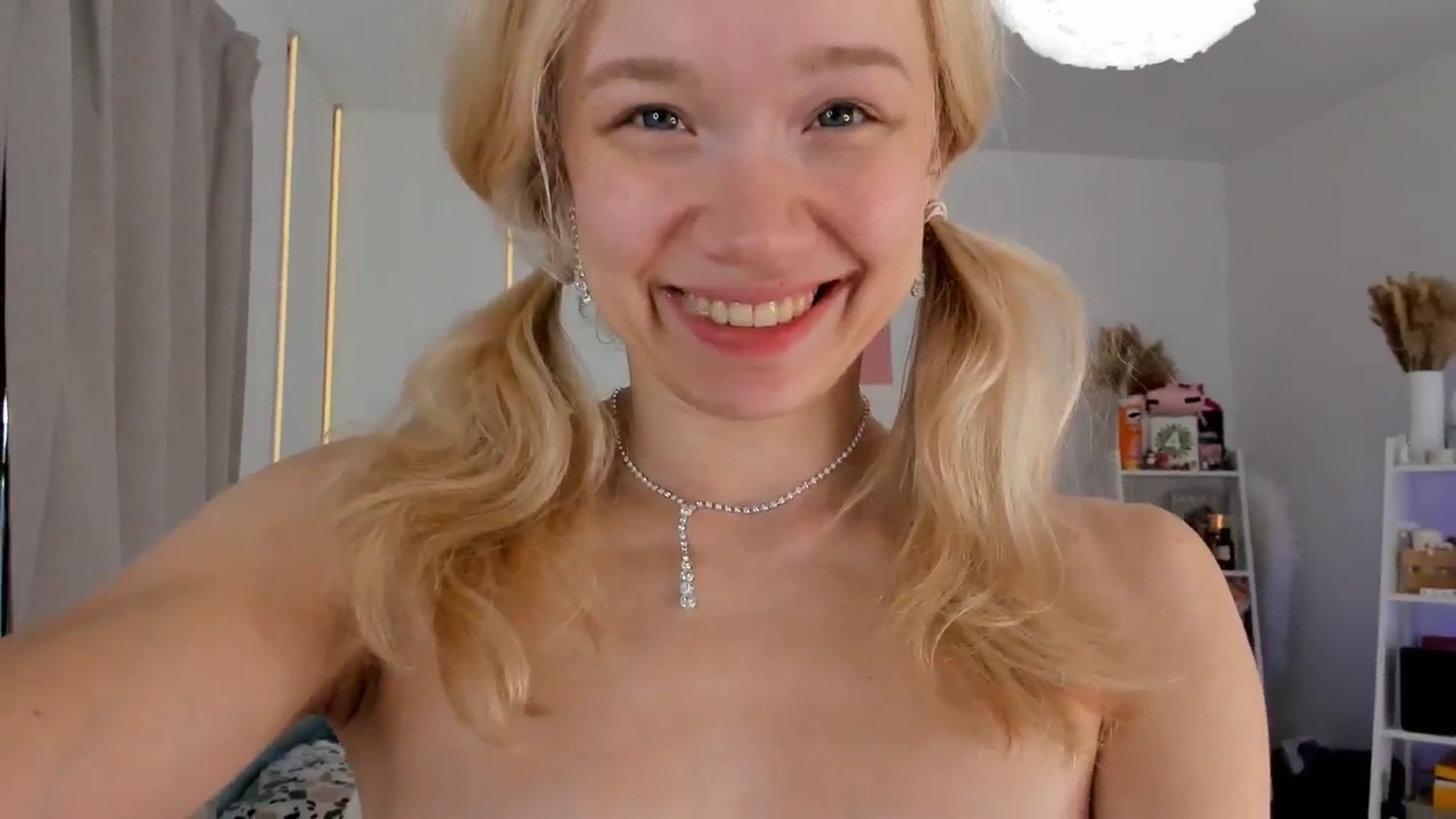 Gallery image thumbnail from Alice_Chery's myfreecams stream on, 09/24/2025, 10:27 image 15 of 20