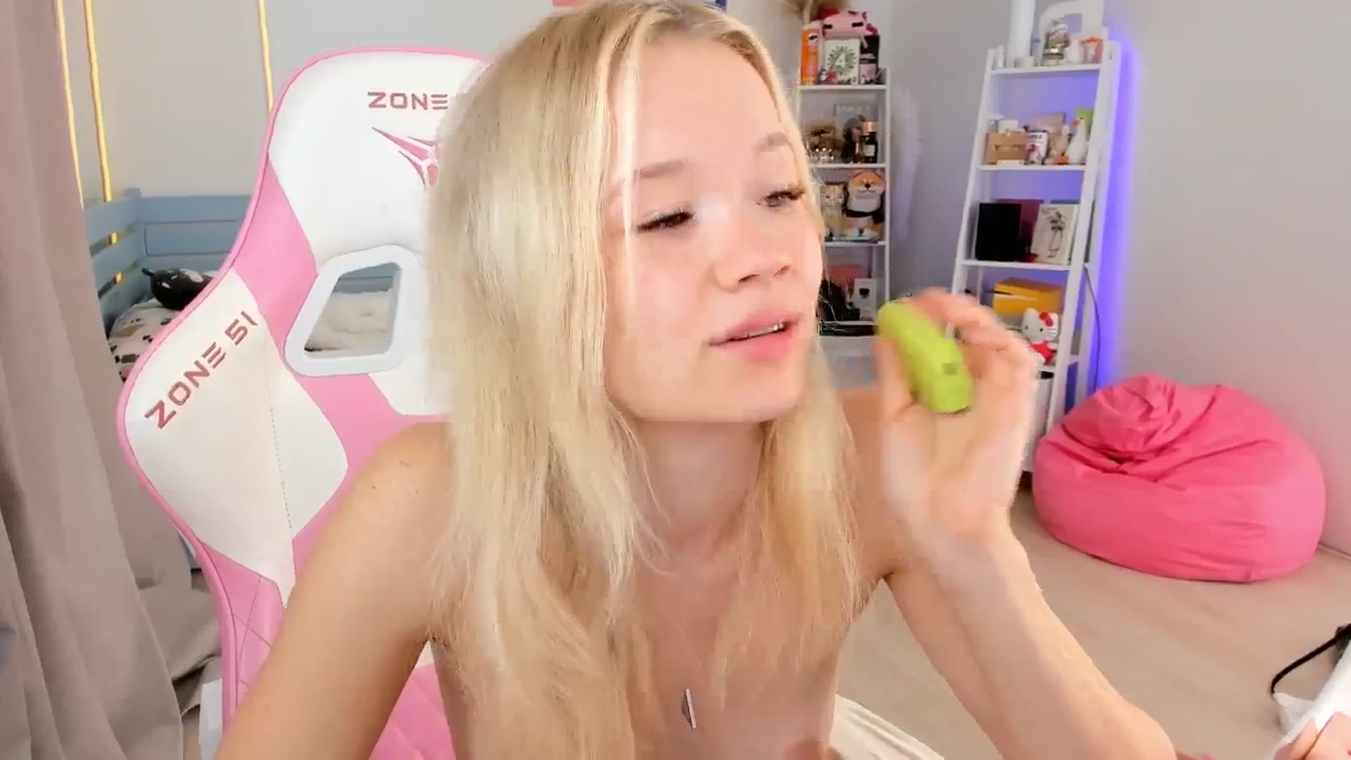 Gallery image thumbnail from Alice_Chery's myfreecams stream on, 09/25/2025, 09:45 image 19 of 20