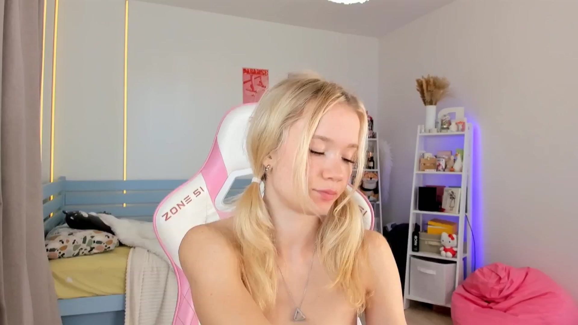 Gallery image thumbnail from Alice_Chery's myfreecams stream on, 09/25/2025, 11:23 image 16 of 20