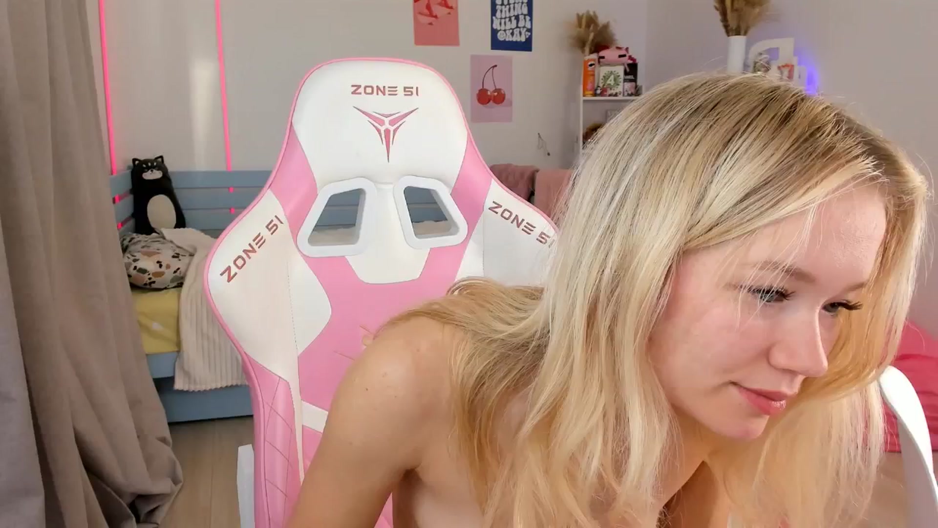 Gallery image thumbnail from Alice_Chery's myfreecams stream on, 09/26/2025, 06:55 image 10 of 20