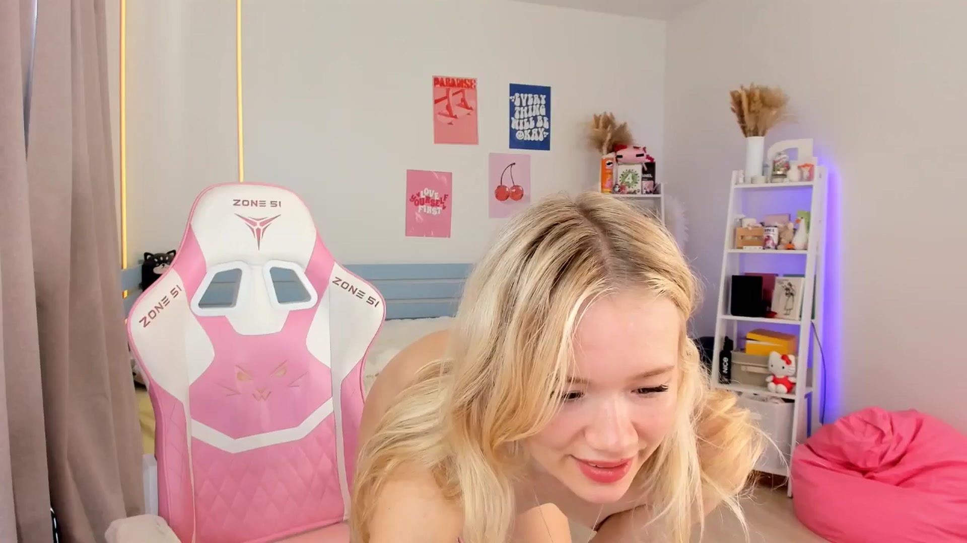 Gallery image thumbnail from Alice_Chery's myfreecams stream on, 09/26/2025, 06:55 image 18 of 20