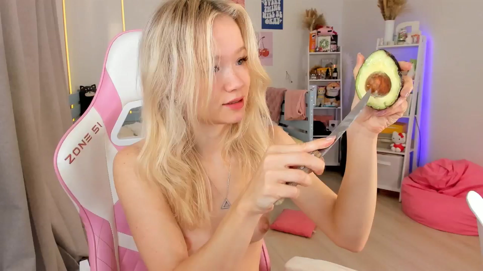 Gallery image thumbnail from Alice_Chery's myfreecams stream on, 09/26/2025, 06:55 image 5 of 20