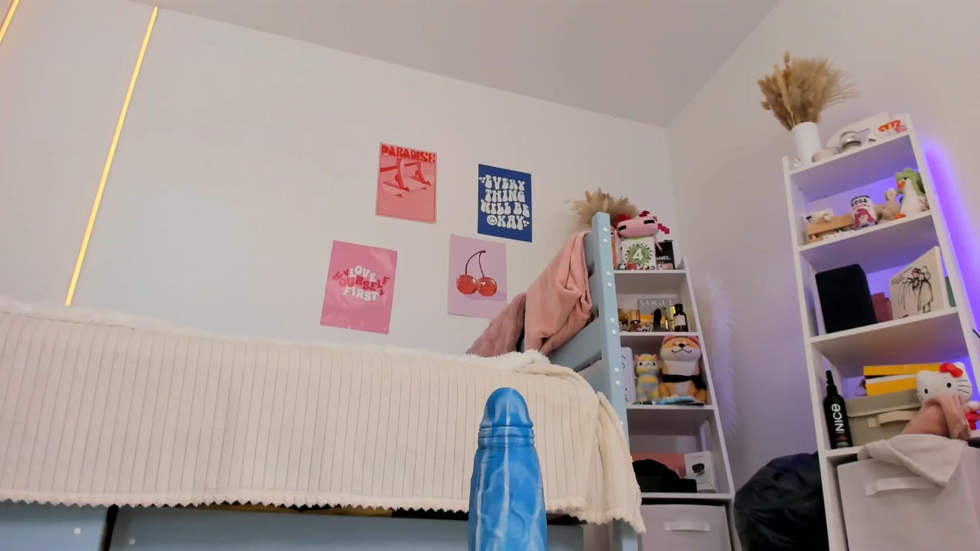 Gallery image thumbnail from Alice_Chery's myfreecams stream on, 09/26/2025, 08:09 image 4 of 20