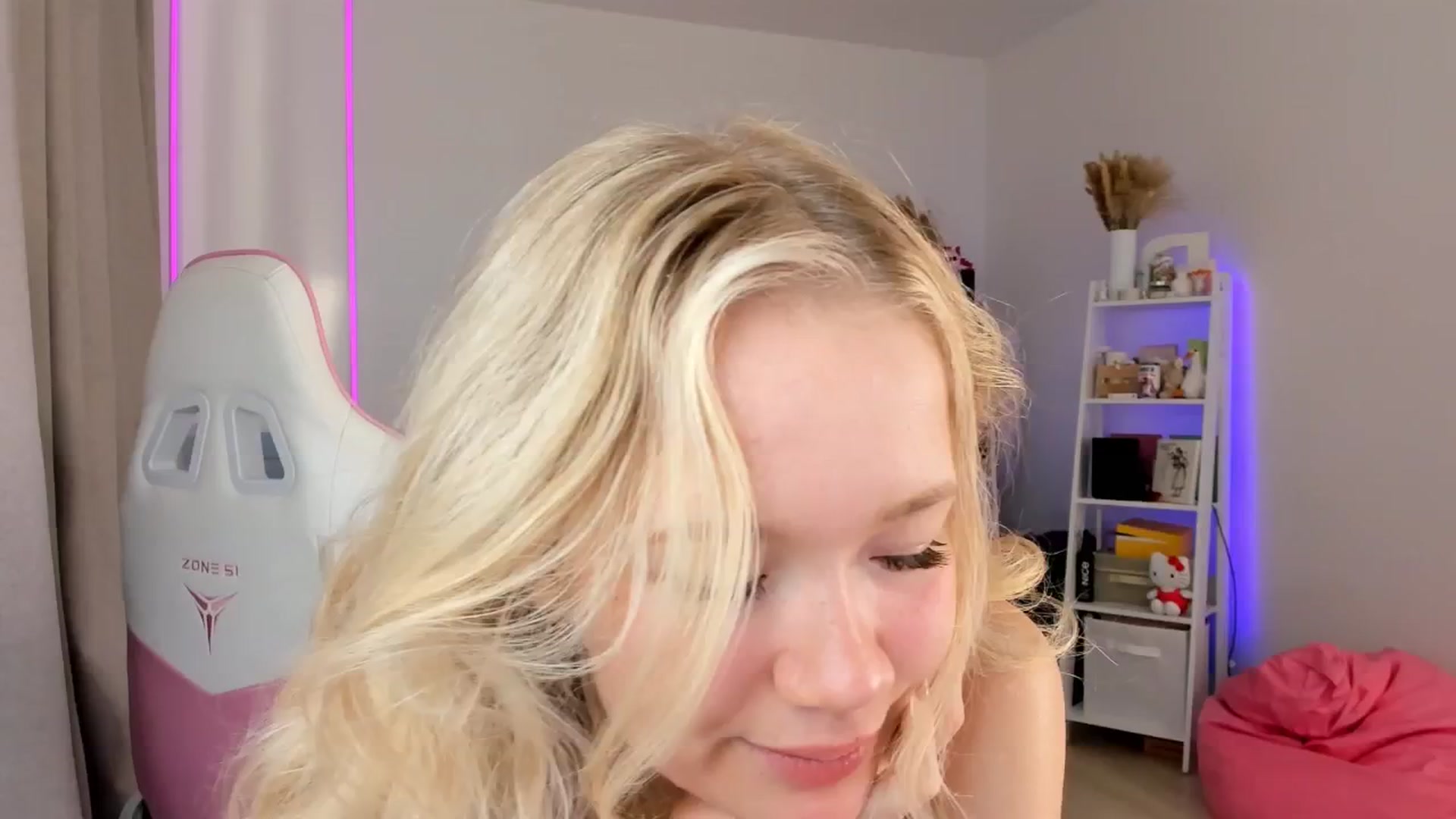 Gallery image thumbnail from Alice_Chery's myfreecams stream on, 09/29/2025, 05:58 image 19 of 20