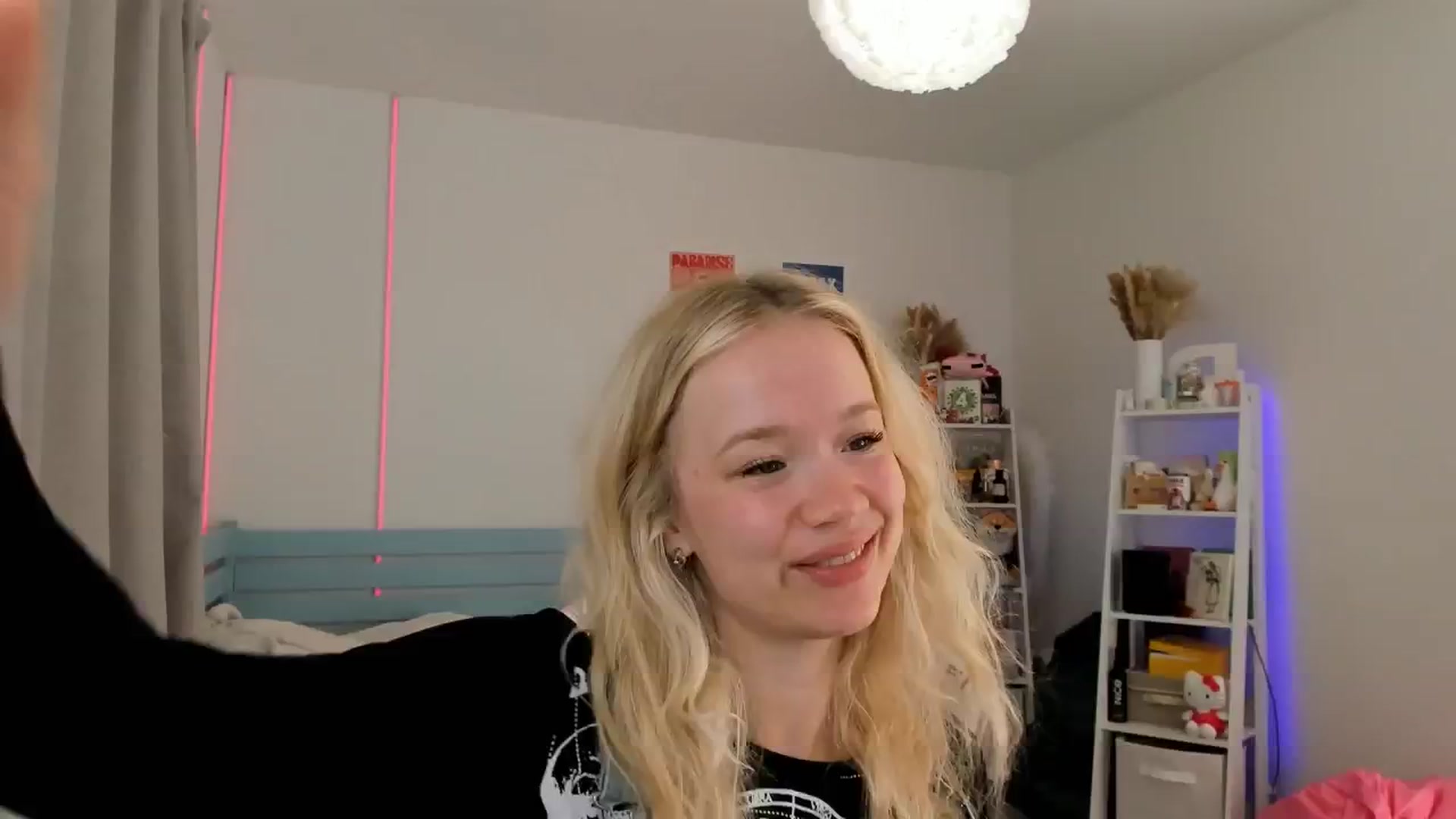 Gallery image thumbnail from Alice_Chery's myfreecams stream on, 09/30/2025, 08:08 image 20 of 20