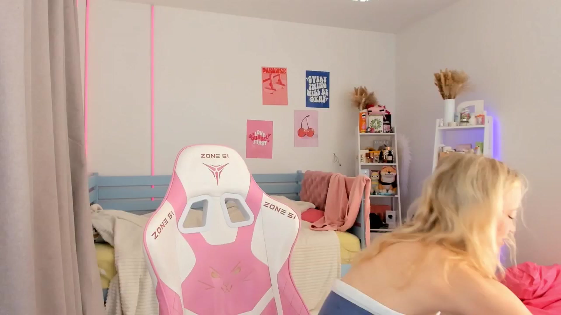 Gallery image thumbnail from Alice_Chery's myfreecams stream on, 09/30/2025, 11:05 image 4 of 20