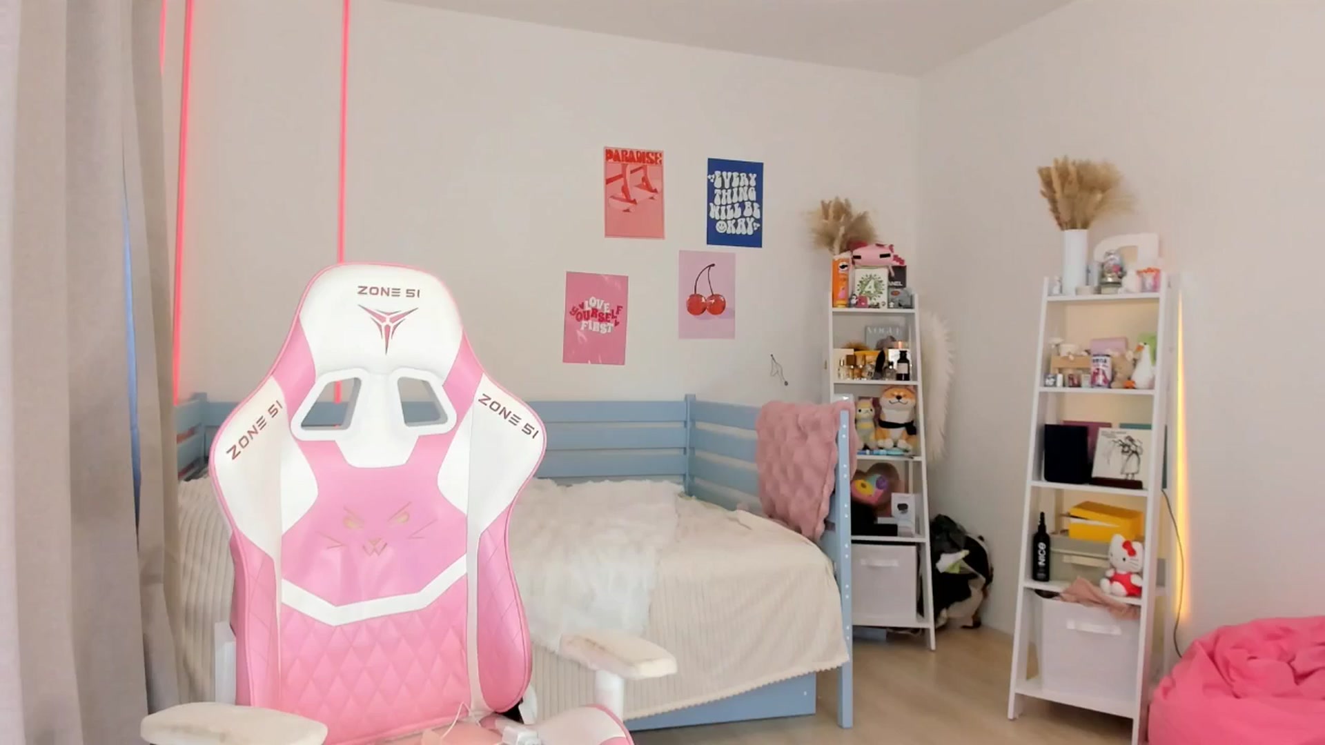 Gallery image thumbnail from Alice_Chery's myfreecams stream on, 10/05/2025, 07:37 image 3 of 20