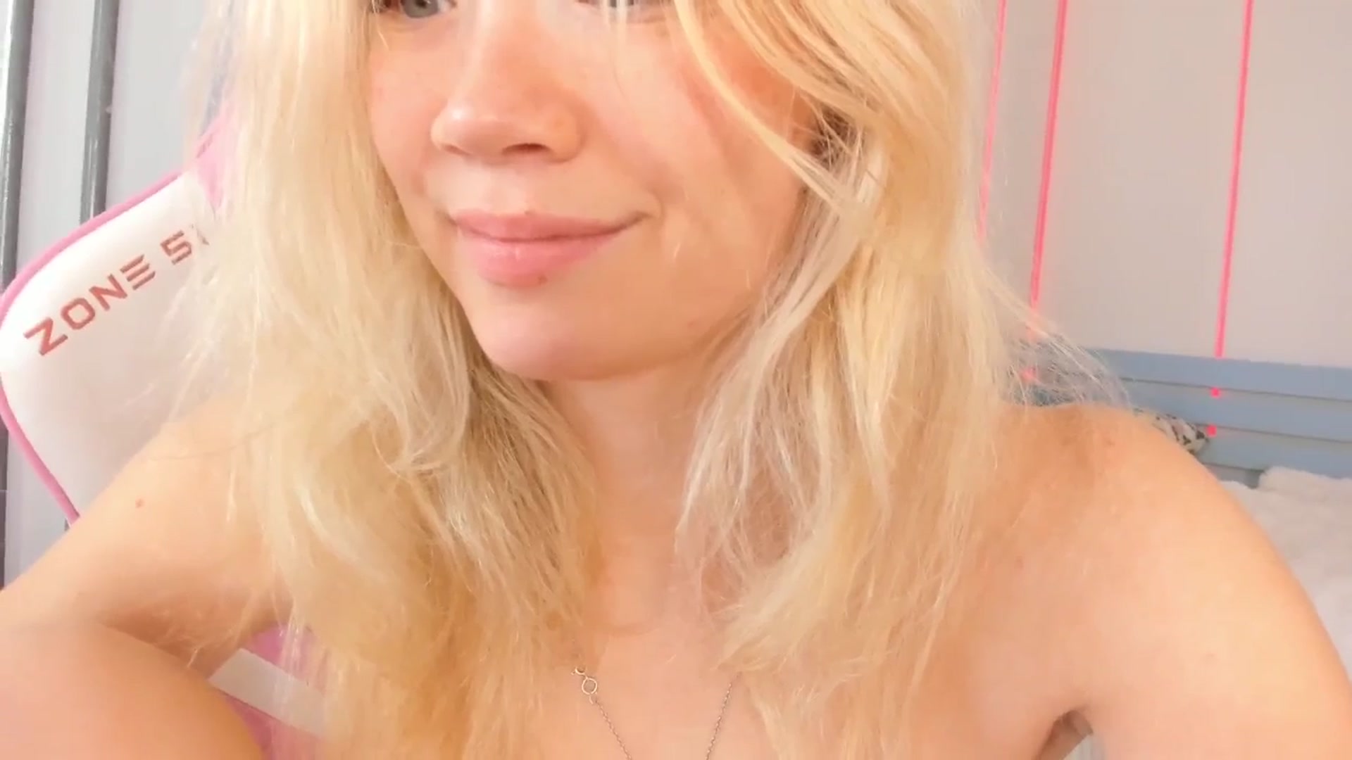 Gallery image thumbnail from Alice_Chery's myfreecams stream on, 10/05/2025, 10:54 image 13 of 20