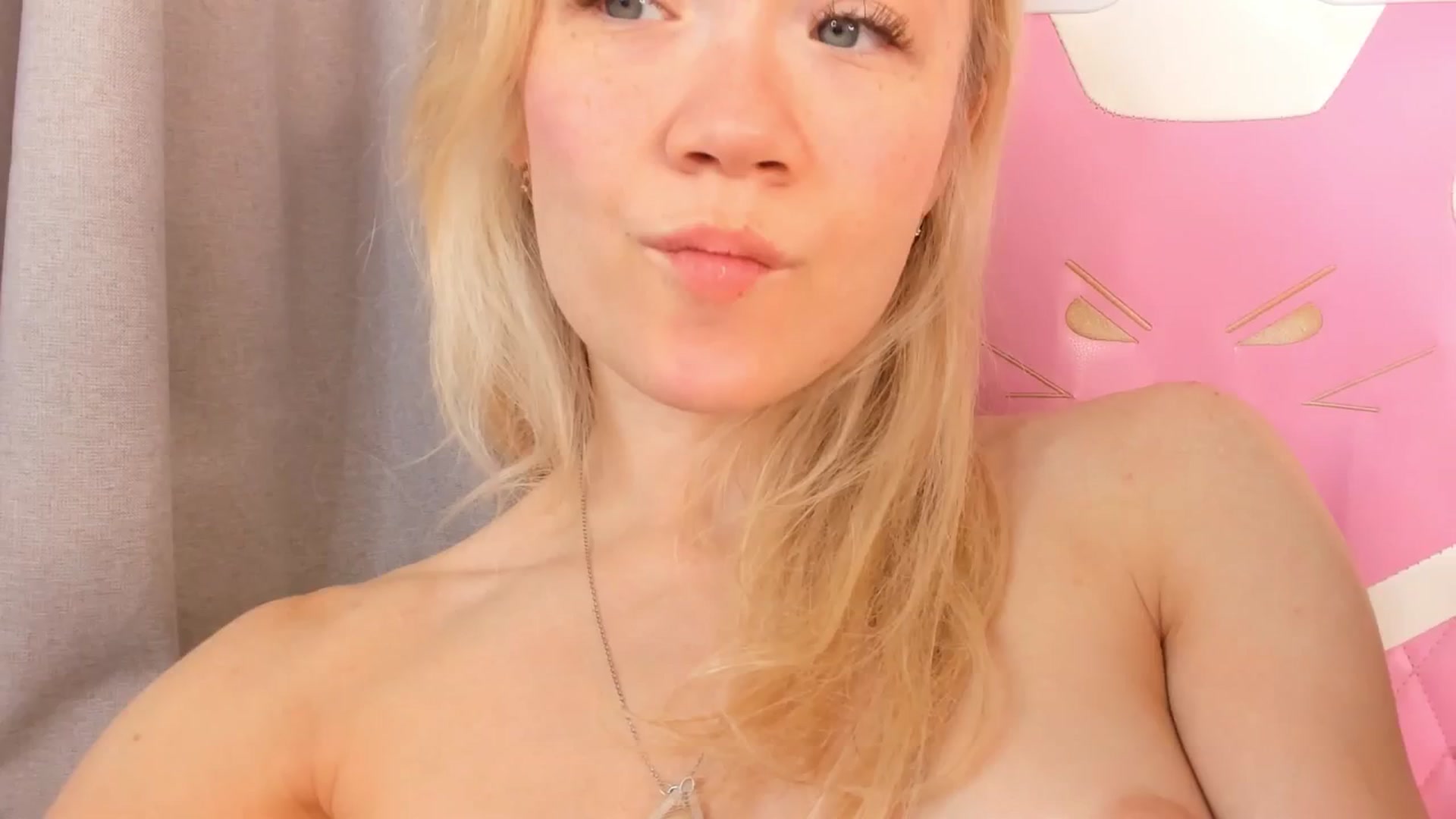 Gallery image thumbnail from Alice_Chery's myfreecams stream on, 10/07/2025, 05:45 image 17 of 20