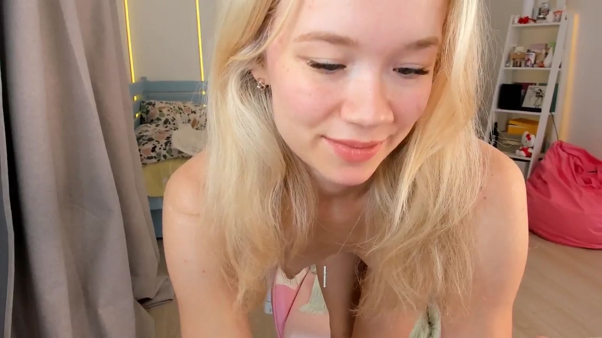 Gallery image thumbnail from Alice_Chery's myfreecams stream on, 10/07/2025, 11:23 image 14 of 20