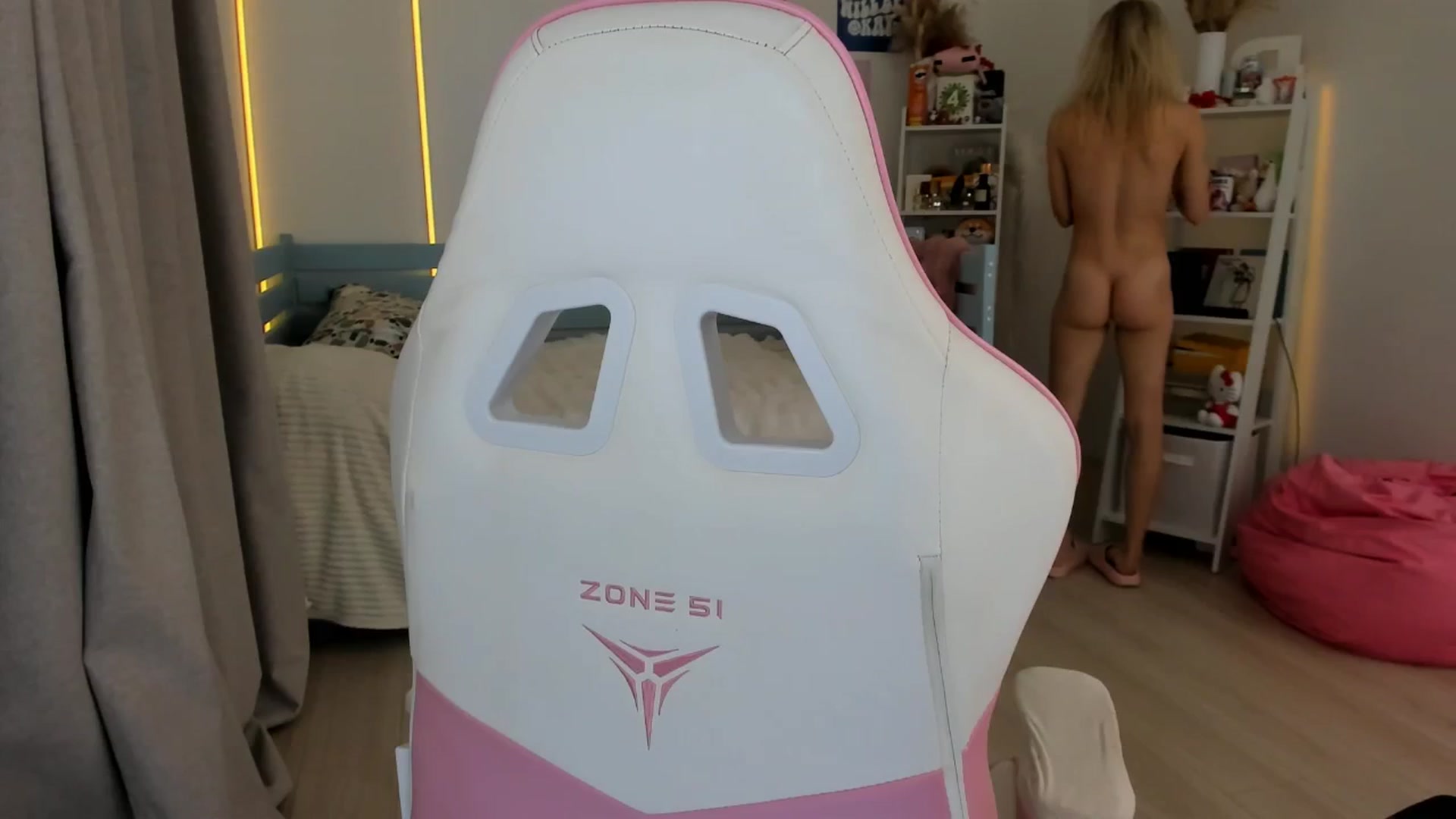 Gallery image thumbnail from Alice_Chery's myfreecams stream on, 10/09/2025, 10:32 image 18 of 20