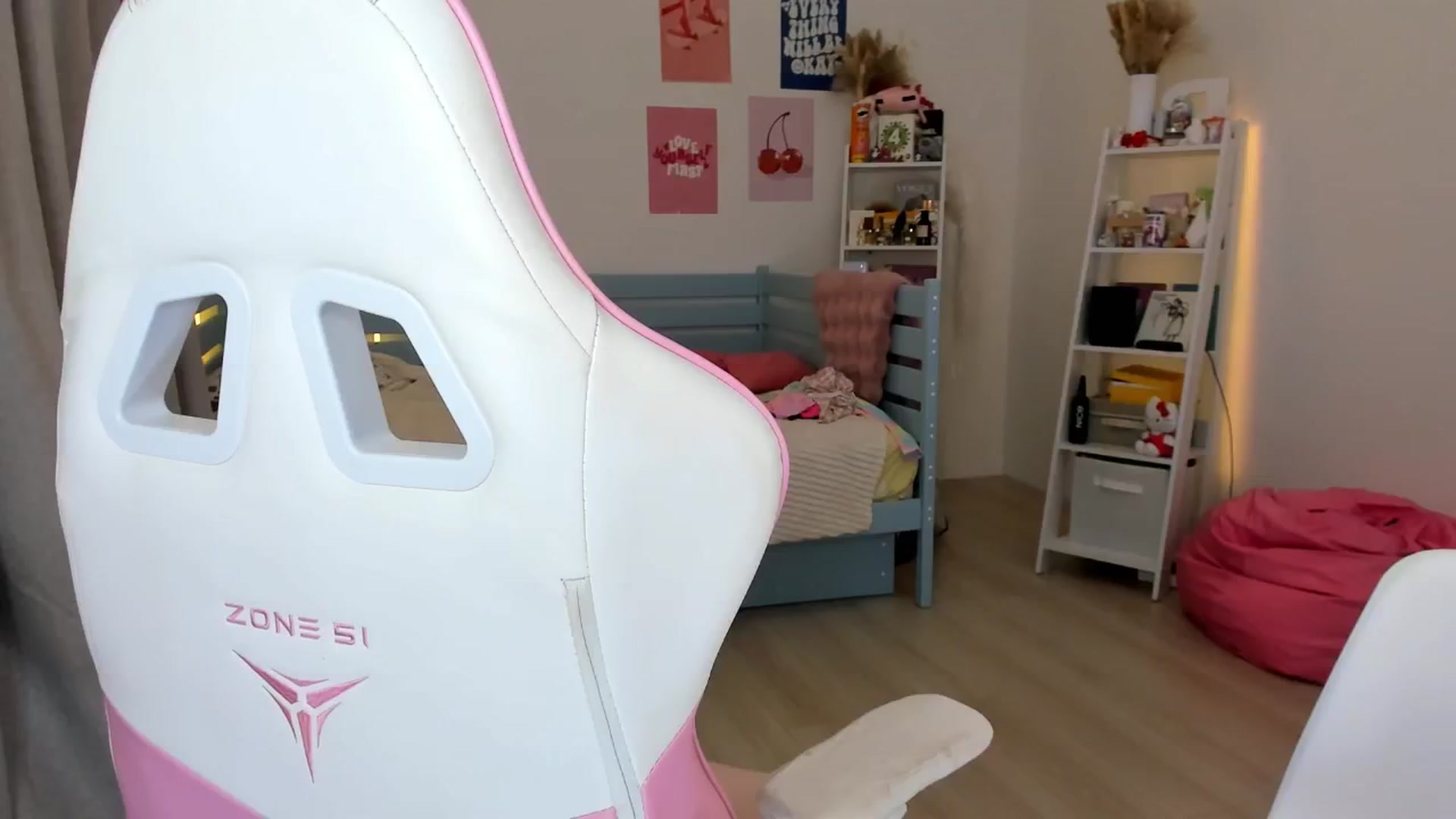 Gallery image thumbnail from Alice_Chery's myfreecams stream on, 10/10/2025, 10:13 image 8 of 20