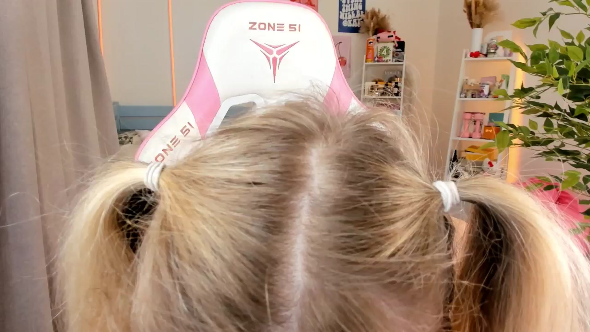 Gallery image thumbnail from Alice_Chery's myfreecams stream on, 10/19/2025, 11:37 image 7 of 20