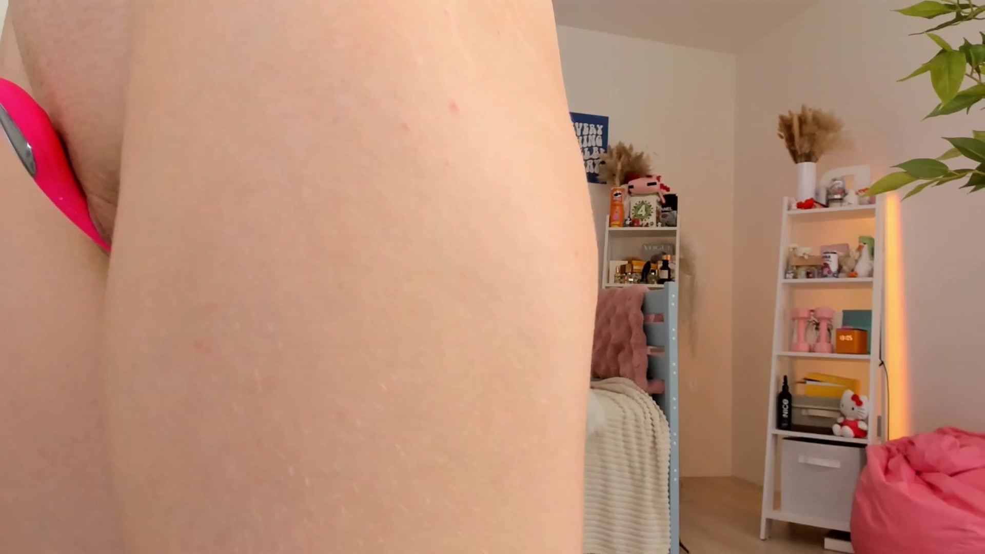 Gallery image thumbnail from Alice_Chery's myfreecams stream on, 10/19/2025, 11:37 image 10 of 20