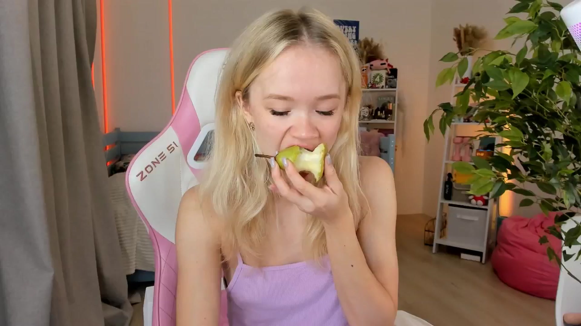 Gallery image thumbnail from Alice_Chery's myfreecams stream on, 10/23/2025, 07:17 image 1 of 20