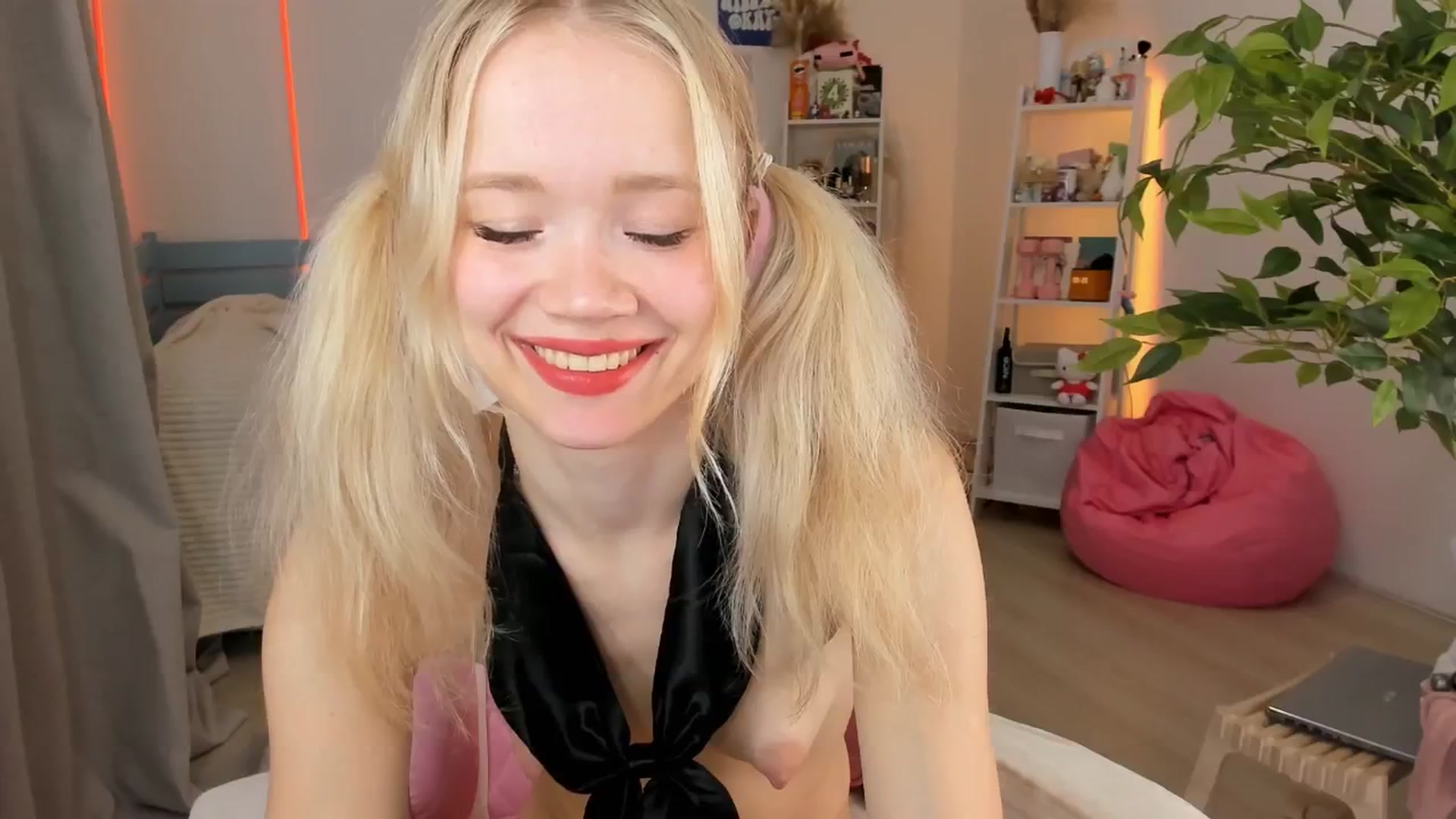 Gallery image thumbnail from Alice_Chery's myfreecams stream on, 10/24/2025, 07:09 image 11 of 20