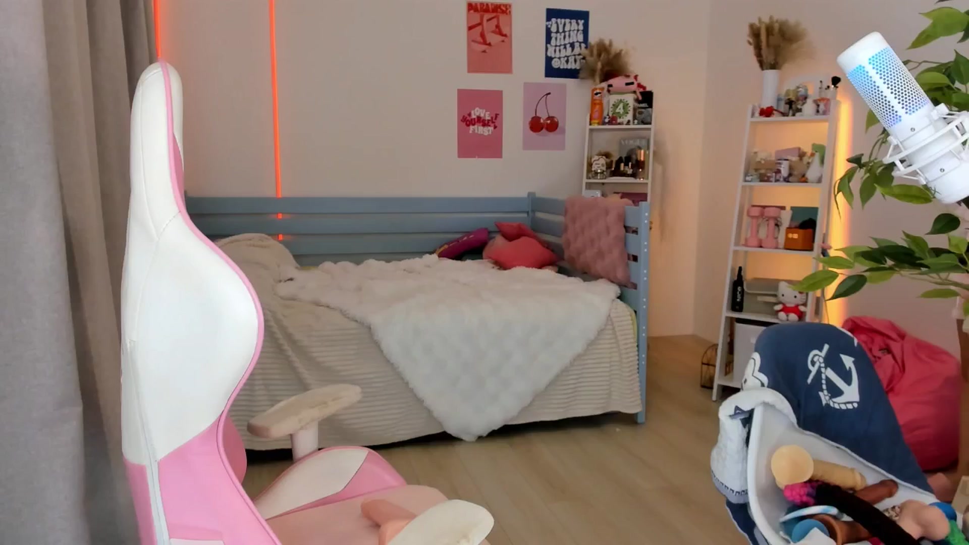 Gallery image thumbnail from Alice_Chery's myfreecams stream on, 10/24/2025, 11:06 image 9 of 20