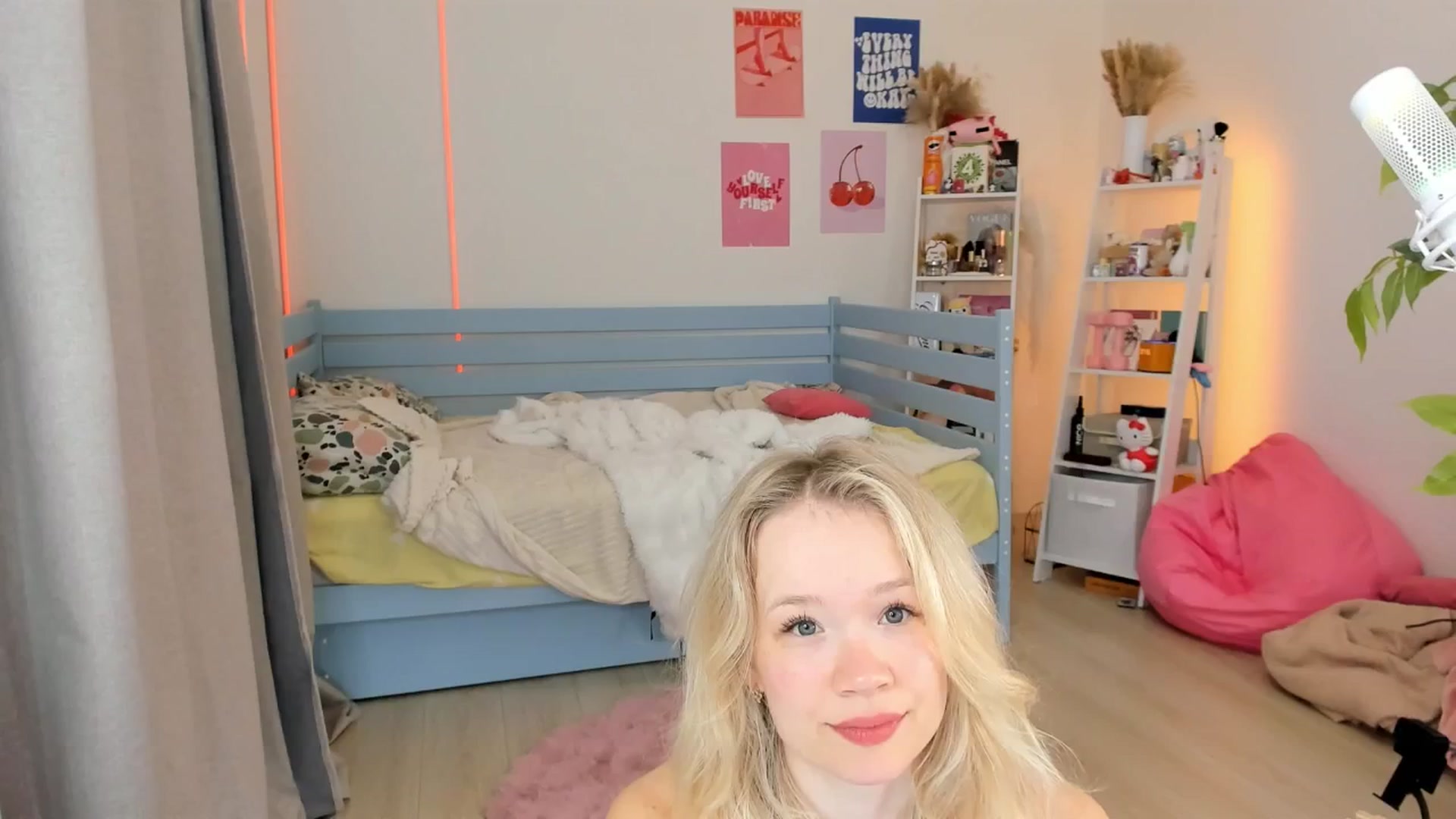 Gallery image thumbnail from Alice_Chery's myfreecams stream on, 10/26/2025, 05:16 image 14 of 20